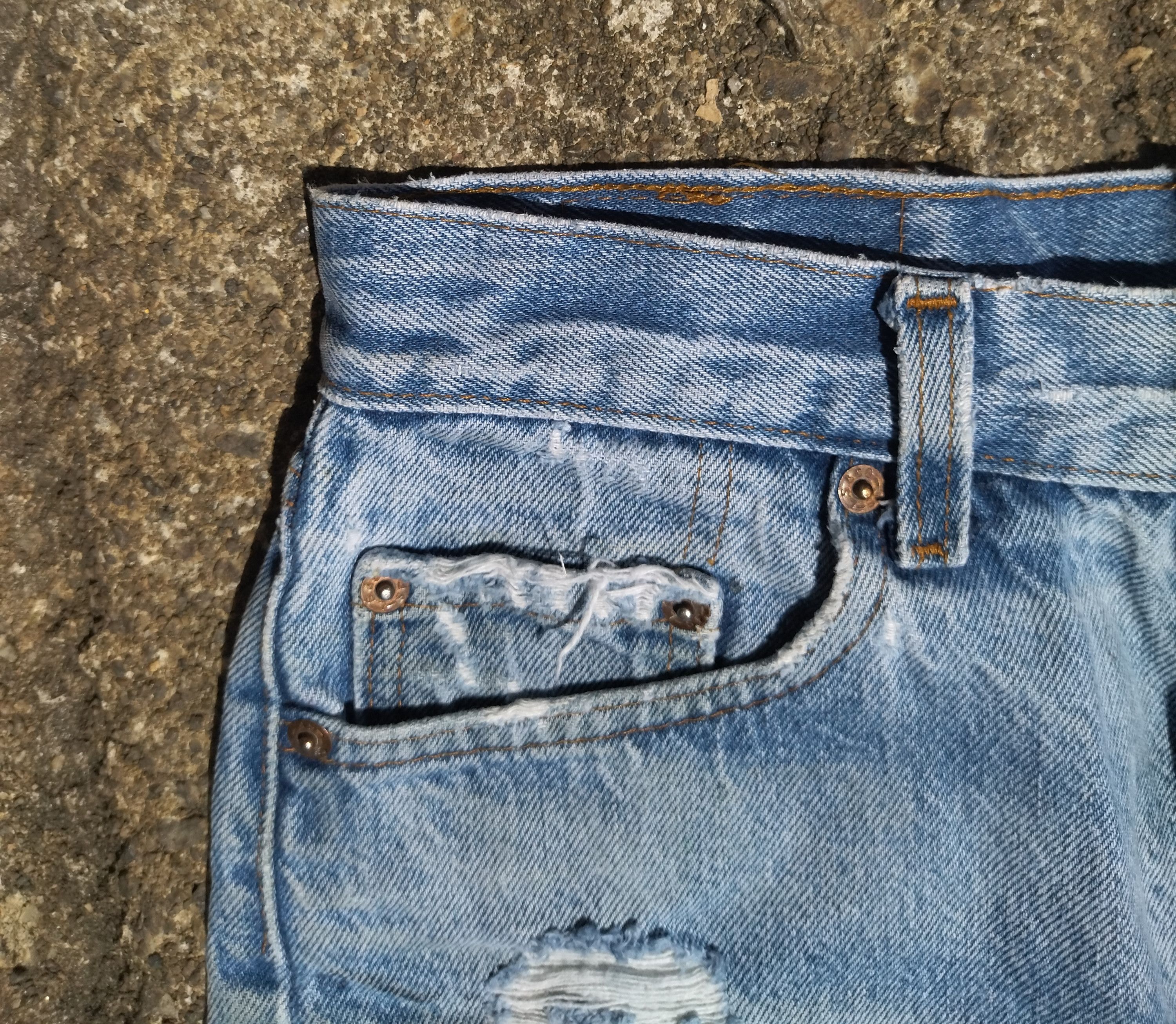 Levi's Vintage Levis 501 Distressed 70s and 80s made in USA size 28 Size 28" / US 6 / IT 42 - 8 Thumbnail