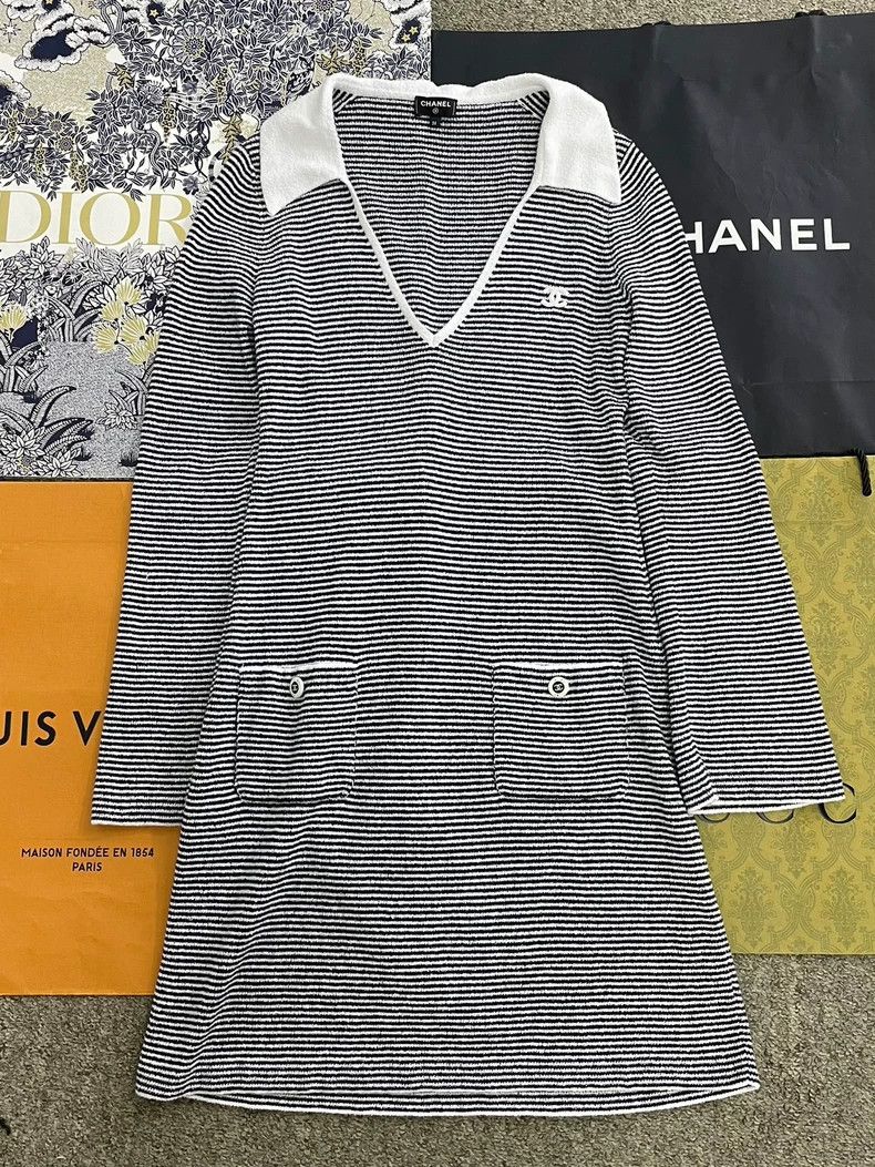 Chanel chanel 23C black and white striped lapel V-neck long-sleev Size XS / US 0-2 / IT 36-38 - 1 Thumbnail