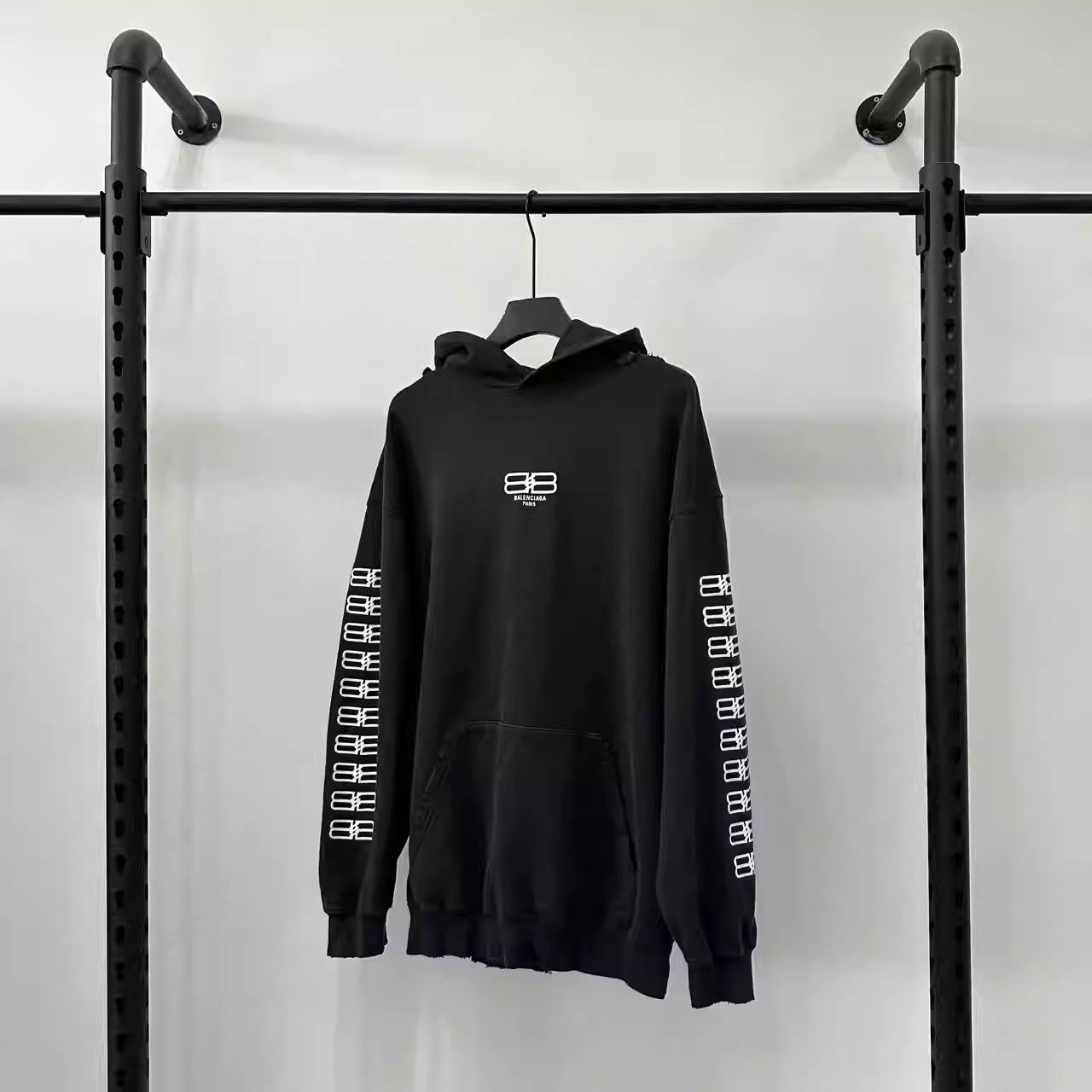 Balenciaga Balenciaga FW22 BB Pairs Icon Embroidered Logo Hoodie Size US S / EU 44-46 / 1 - 1 Thumbnail
