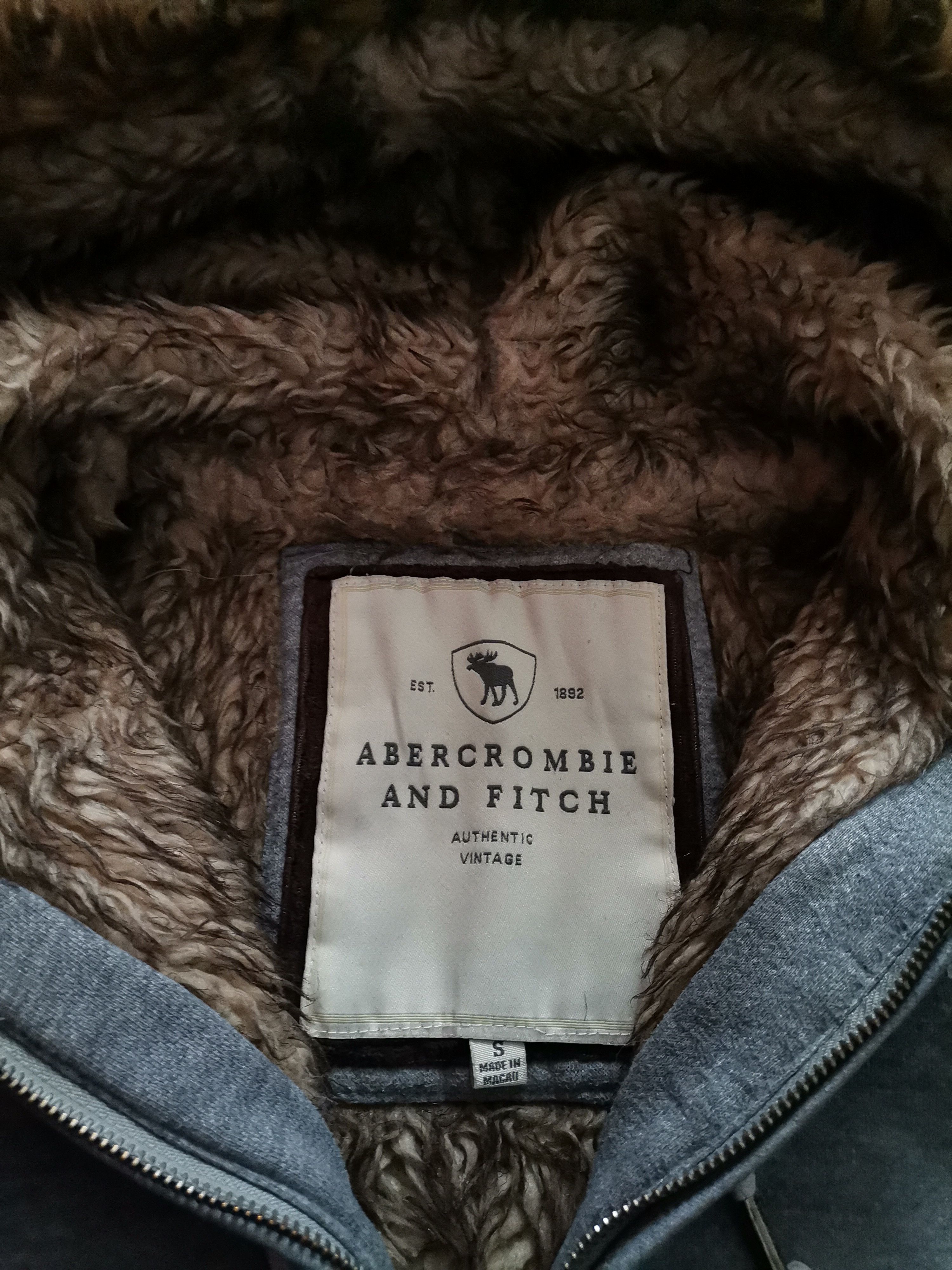 Abercrombie & Fitch Abercrombie & Fitch Women's Faux Fur Zip Up Hoodie Size S / US 4 / IT 40 - 3 Thumbnail