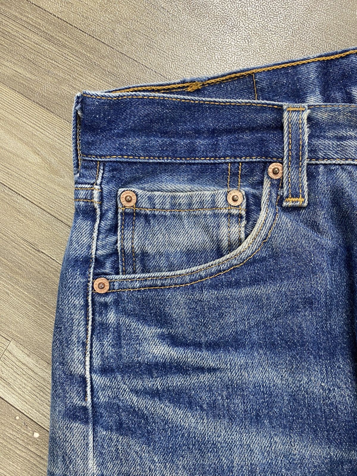 Levi's Vintage Clothing 🇺🇸1990s Vintage Levis 501XX Clawmark Faded 34x32 Blue Jeans Size US 29 - 6 Thumbnail