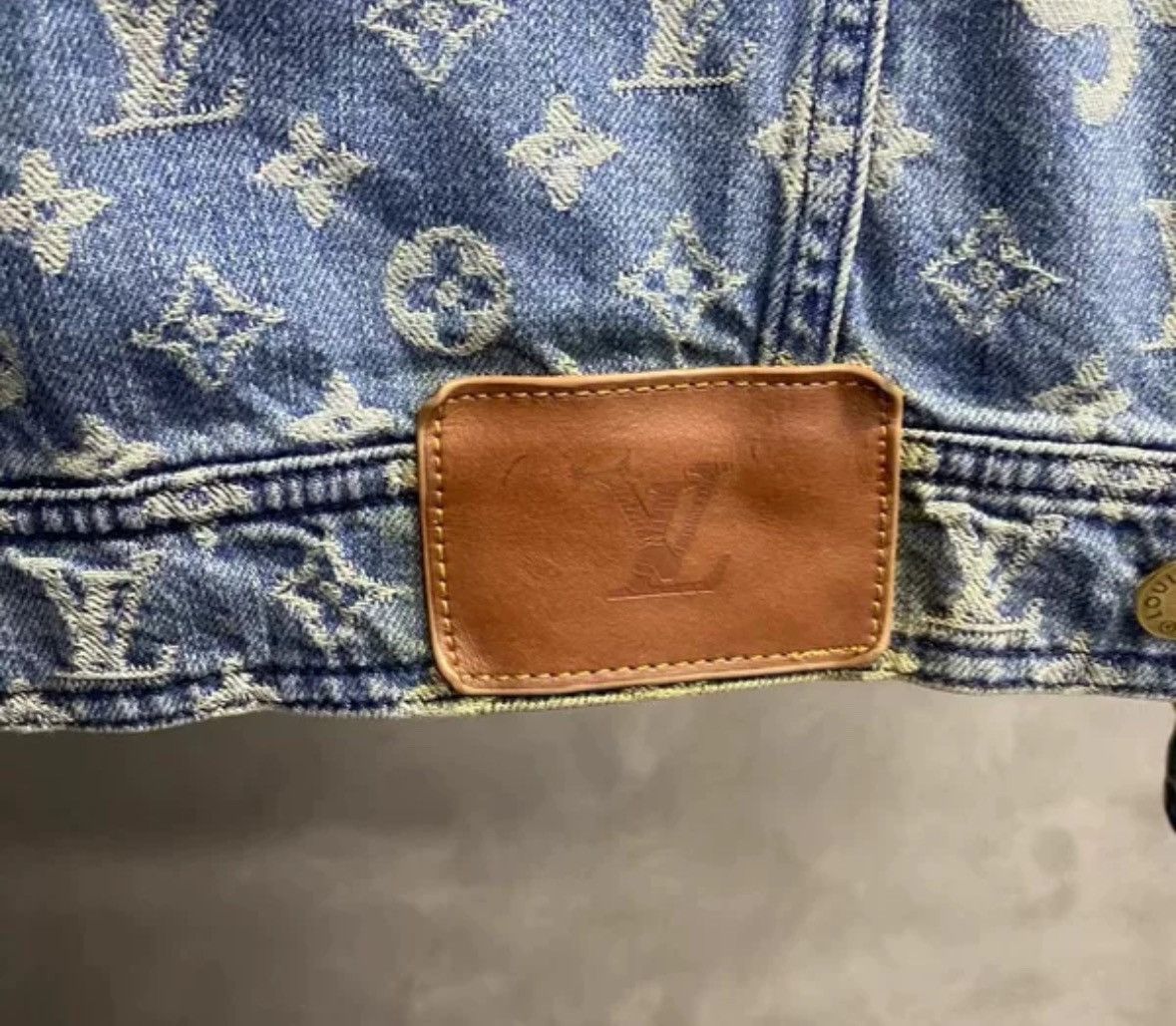 Louis Vuitton Louis Vuitton Supreme's latest blue two bag denim jacket Size US L / EU 52-54 / 3 - 4 Thumbnail