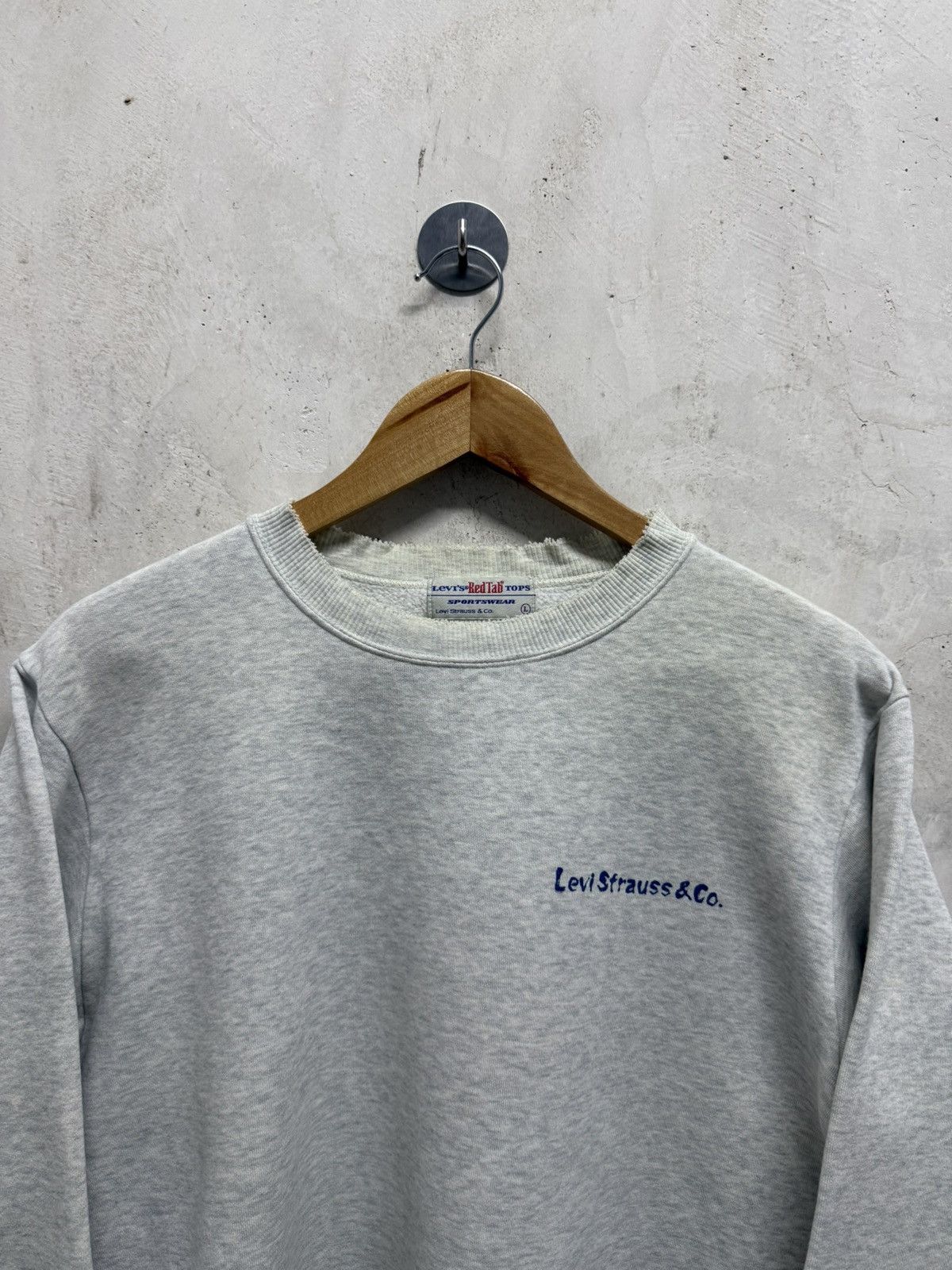 Levi's Vintage Distressed Levis Sweatshirt Size US L / EU 52-54 / 3 - 4 Thumbnail