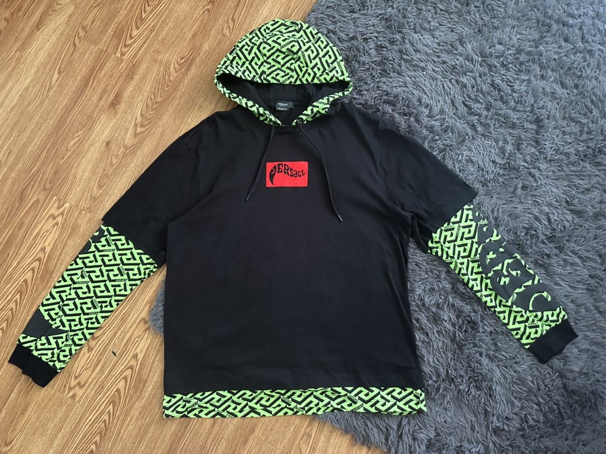 Versace Versace longsleeve hooded T Size US S / EU 44-46 / 1 - 1 Thumbnail