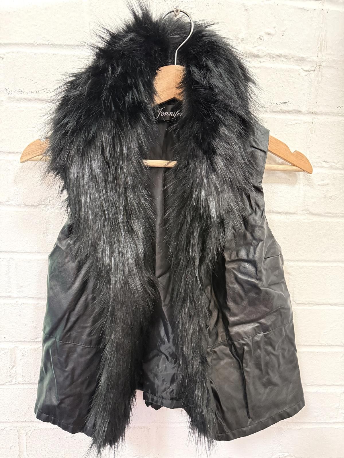 Jennifer Lopez Black Faux Fur Collar Quilted Vest Size M / US 6-8 / IT 42-44 - 3 Thumbnail