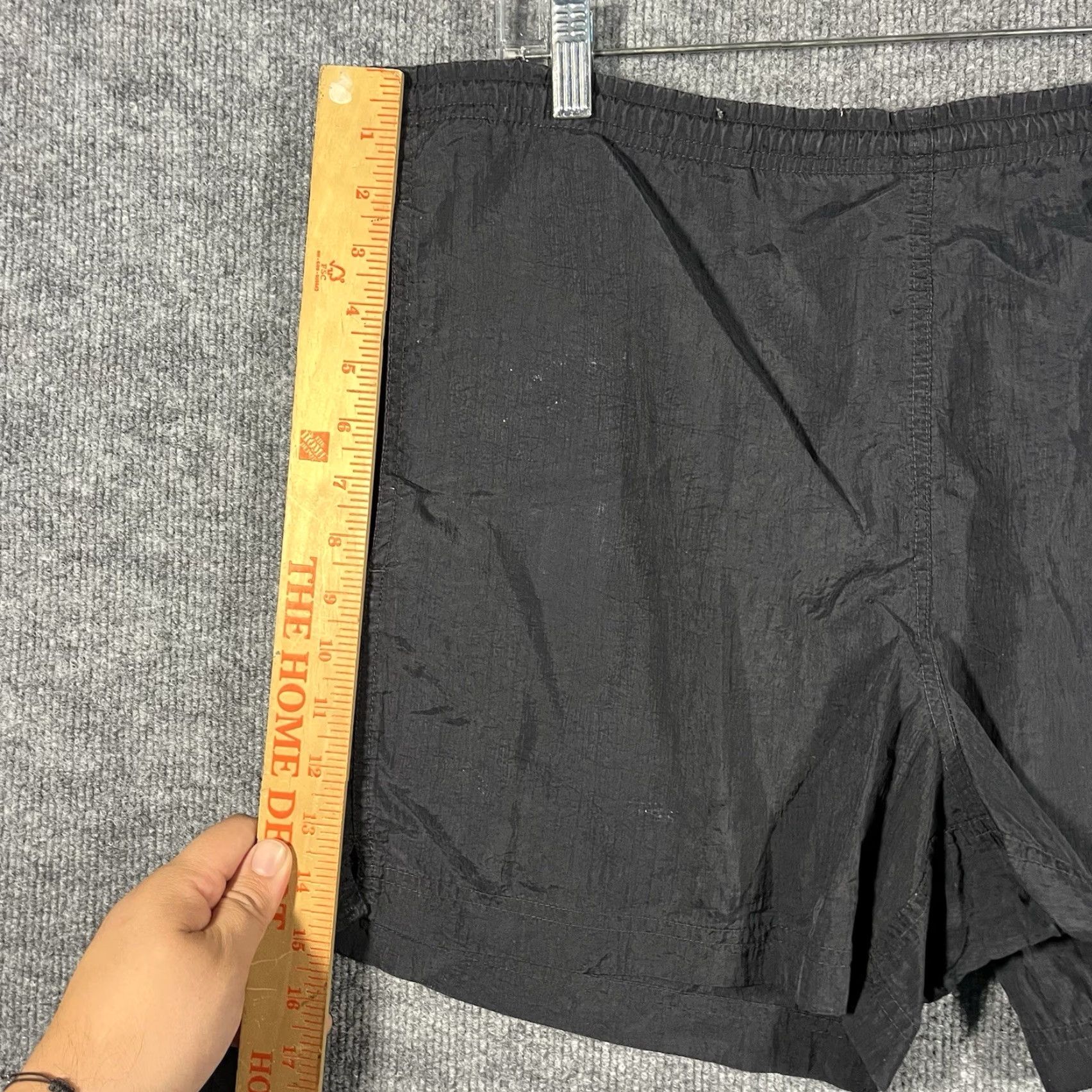 Nike VINTAGE Nike Swoosh Black Nylon Shorts XL 90s Y2K Basketball Activewear Men Size US 36 / EU 52 - 5 Thumbnail