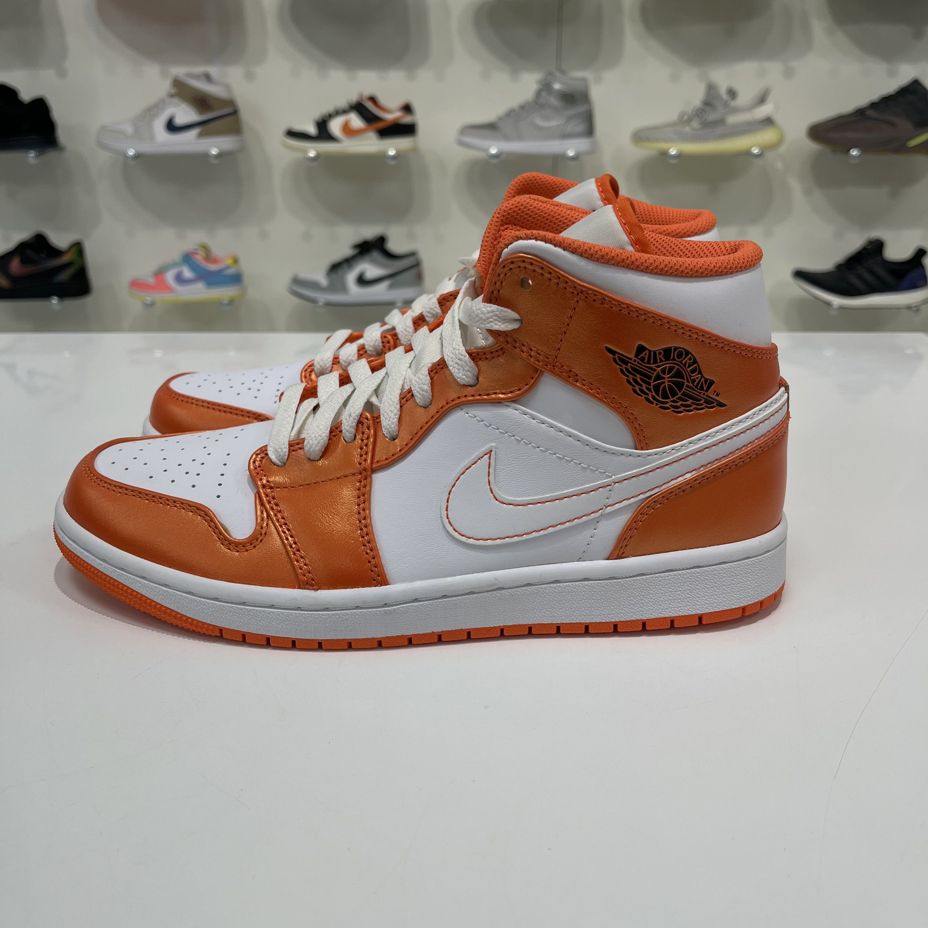 Nike Air Jordan 1 Mid metallic Orange Size US 8 / EU 41 - 2 Thumbnail
