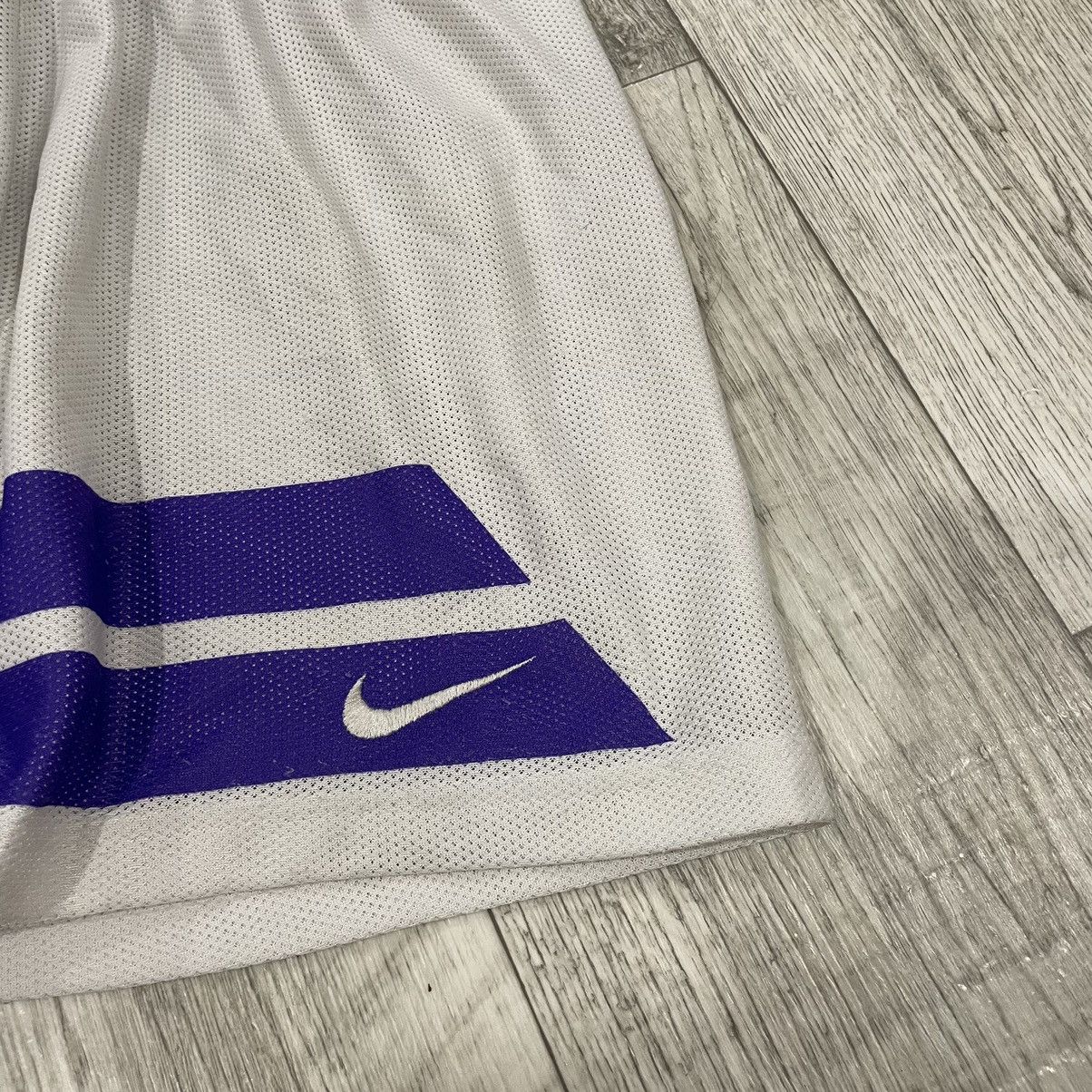 Nike × Vintage Retro 90s REAL MADRID NIKE SHORTS JERSEY BASKETBALL Size US 30 / EU 46 - 5 Thumbnail