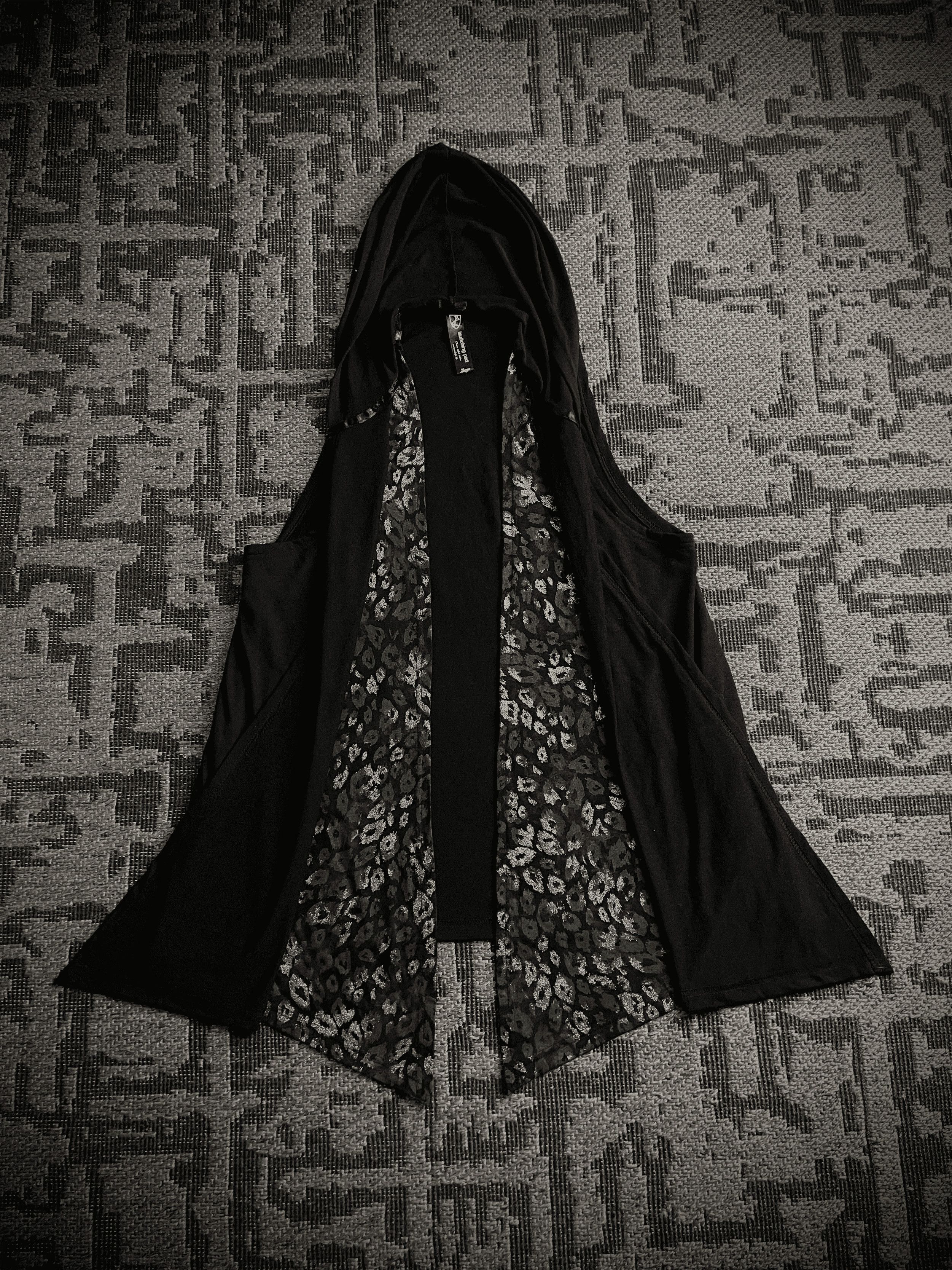 Japanese Brand Launching Pad Leopard Glitter Hooded Vest Size US M / EU 48-50 / 2 - 1 Thumbnail