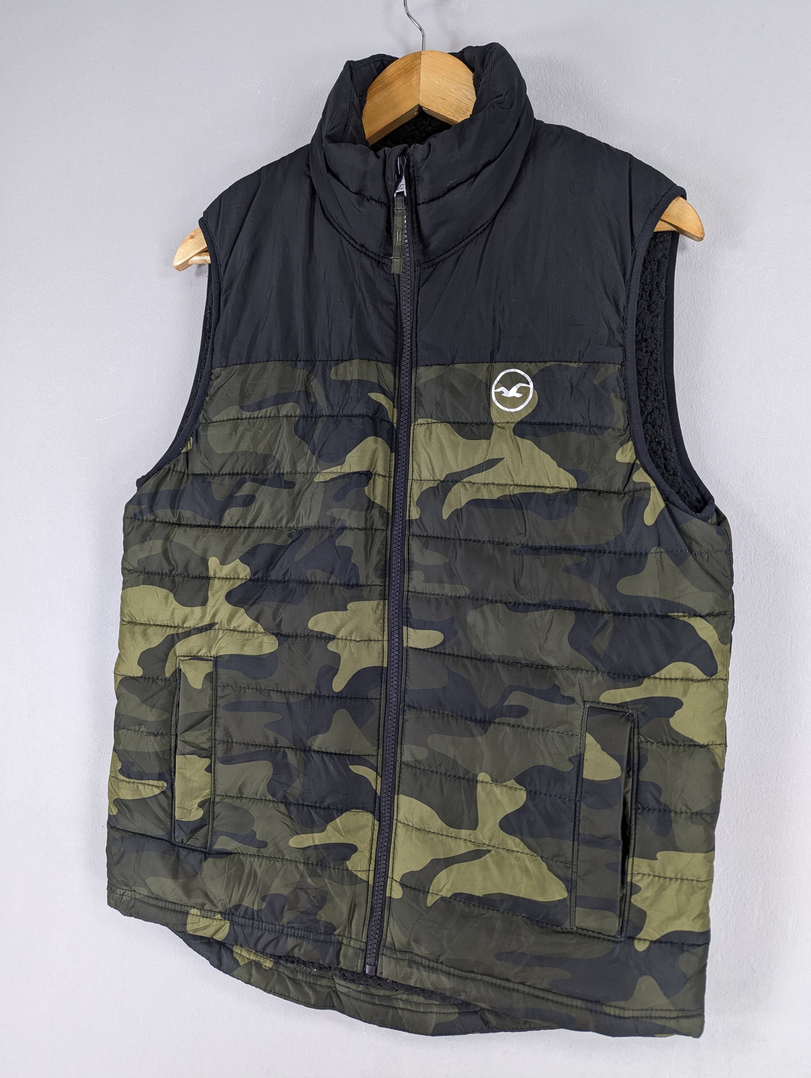 Hollister Hollister Camo Puffer Sherpa Lined Vest Jacket Size XS Size US XS / EU 42 / 0 - 2 Thumbnail