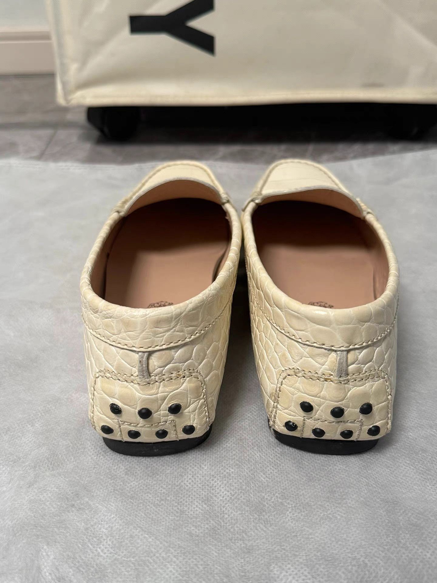 Tod's Tod's Classic White Crocodile Pattern Driving Shoes Size US 7.5 / IT 37.5 - 4 Thumbnail
