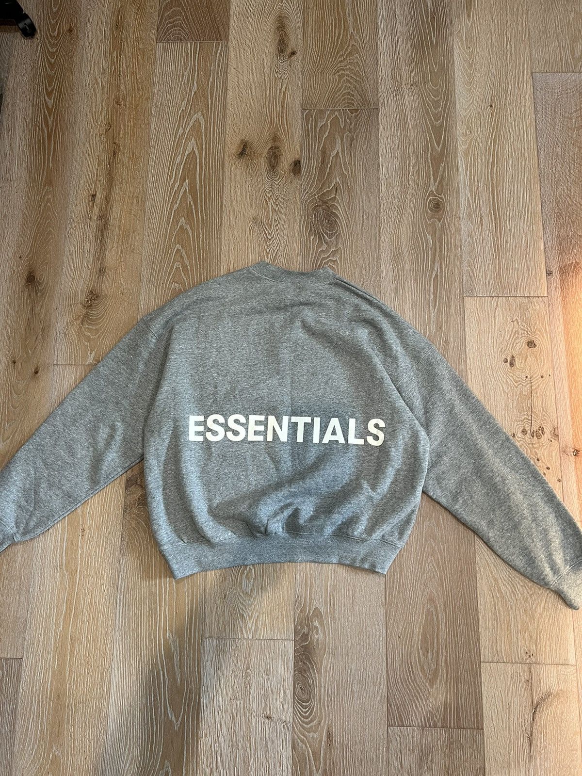 🔥🔥Fear of god fog essentials fw18 crewneck gray grey