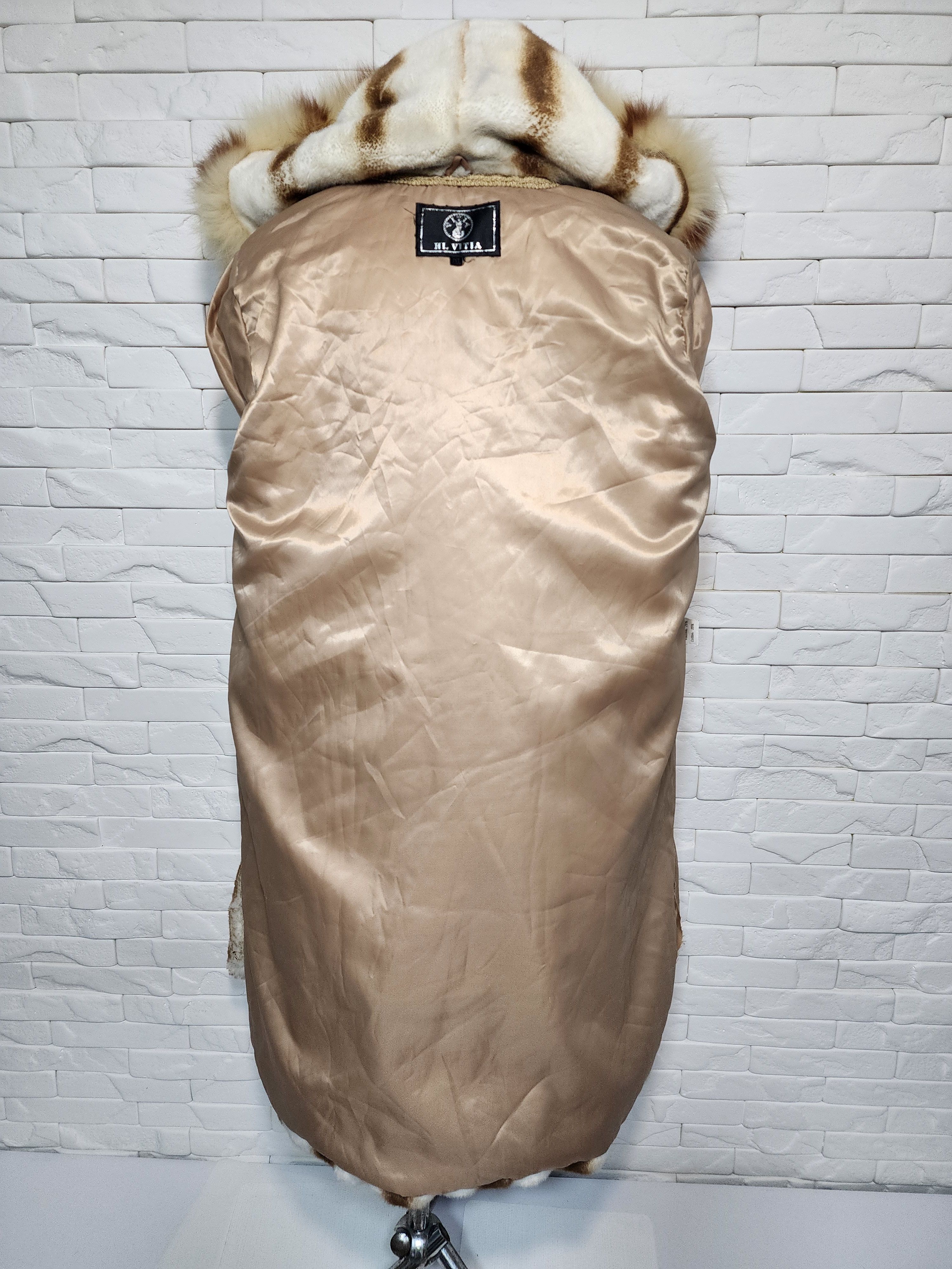 Designer Women's fur coat made of warm, reliable faux fur. Size 3XL / US 20-22 - 7 Thumbnail