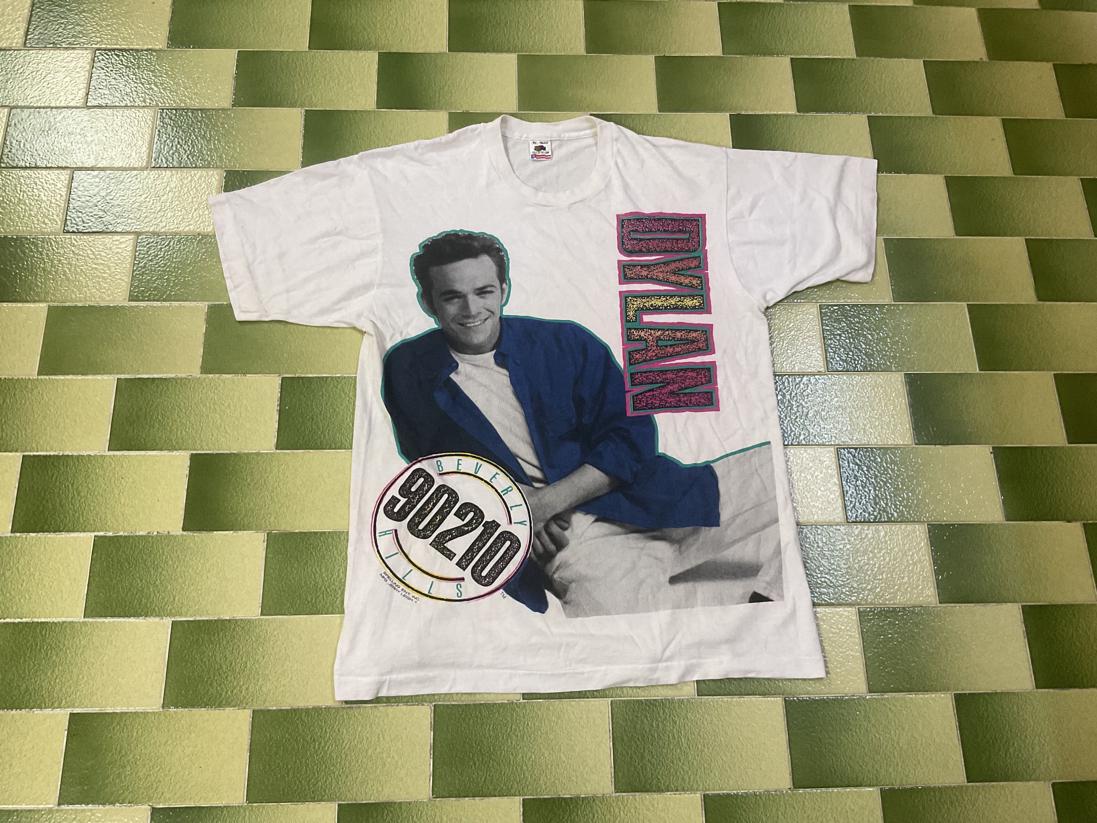 Fruit Of The Loom Vintage 90s Dylan Luke Perry Beverly Hills 90210 T-Shirt Size US XL / EU 56 / 4 - 1 Thumbnail