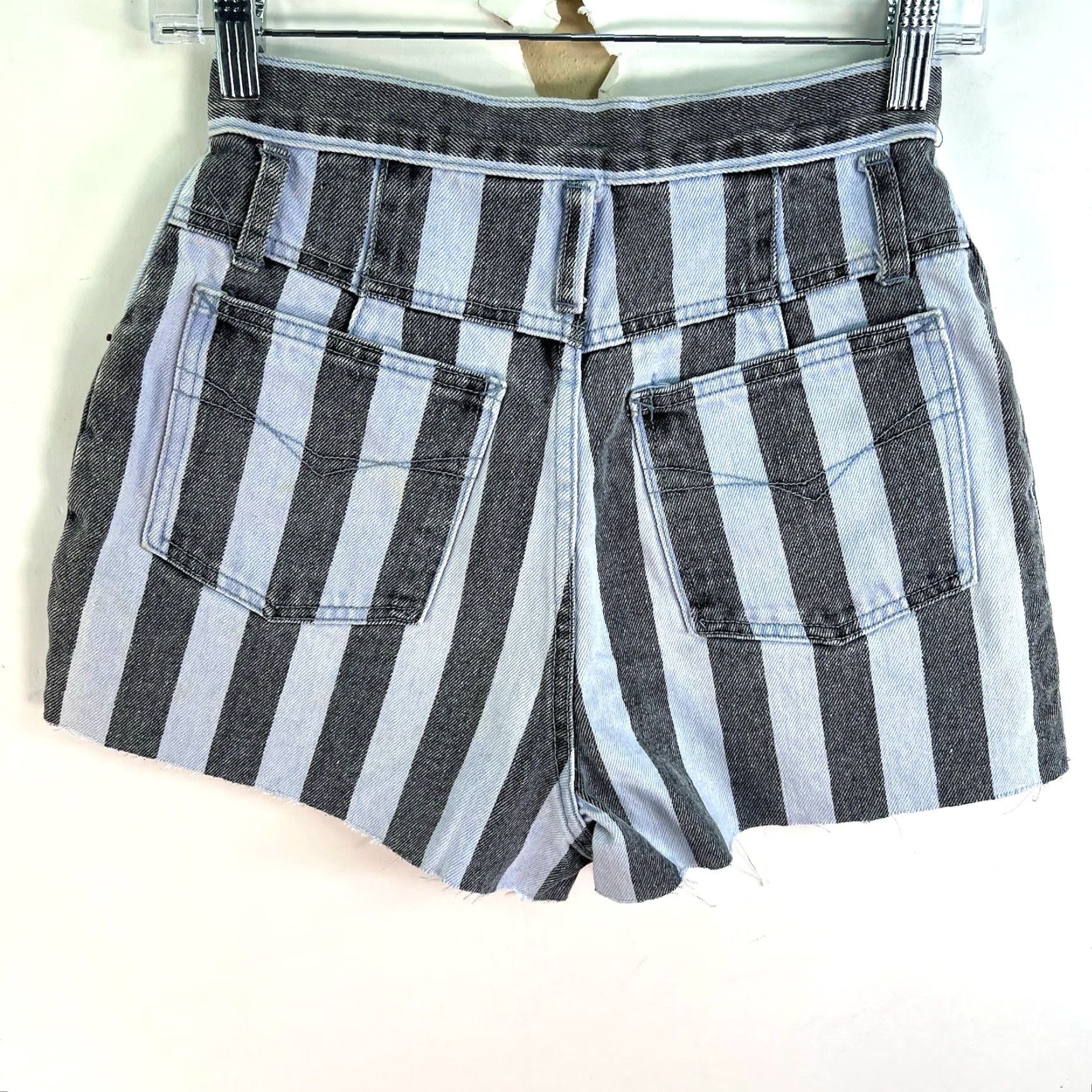 Denime RIO Striped Denim Shorts Womens Size 5 Blue Button Fly 2.0" Inseam 80s 90s Regular Fit Size 27" / US 4 / IT 40 - 3 Thumbnail