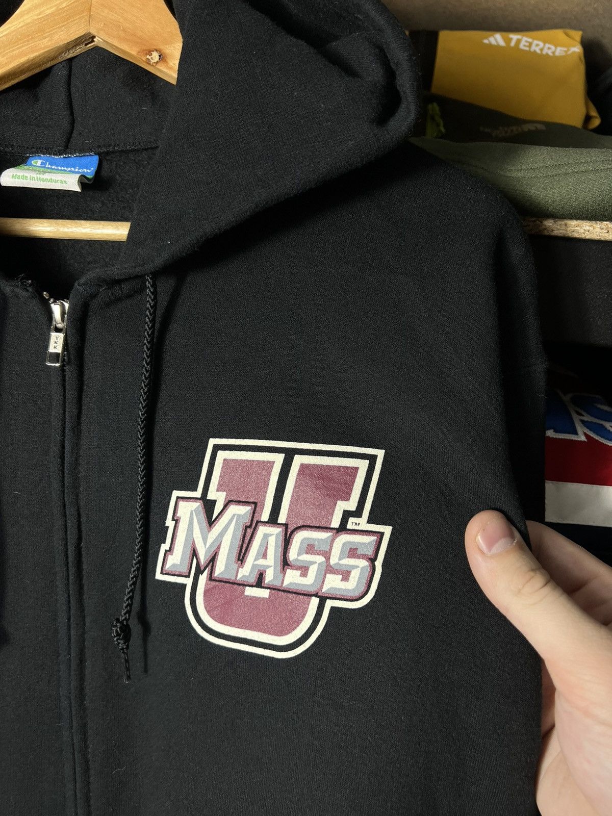 Champion Champion UMass Zip Hoodie Black Size M University Logo Y2K Size US M / EU 48-50 / 2 - 5 Thumbnail