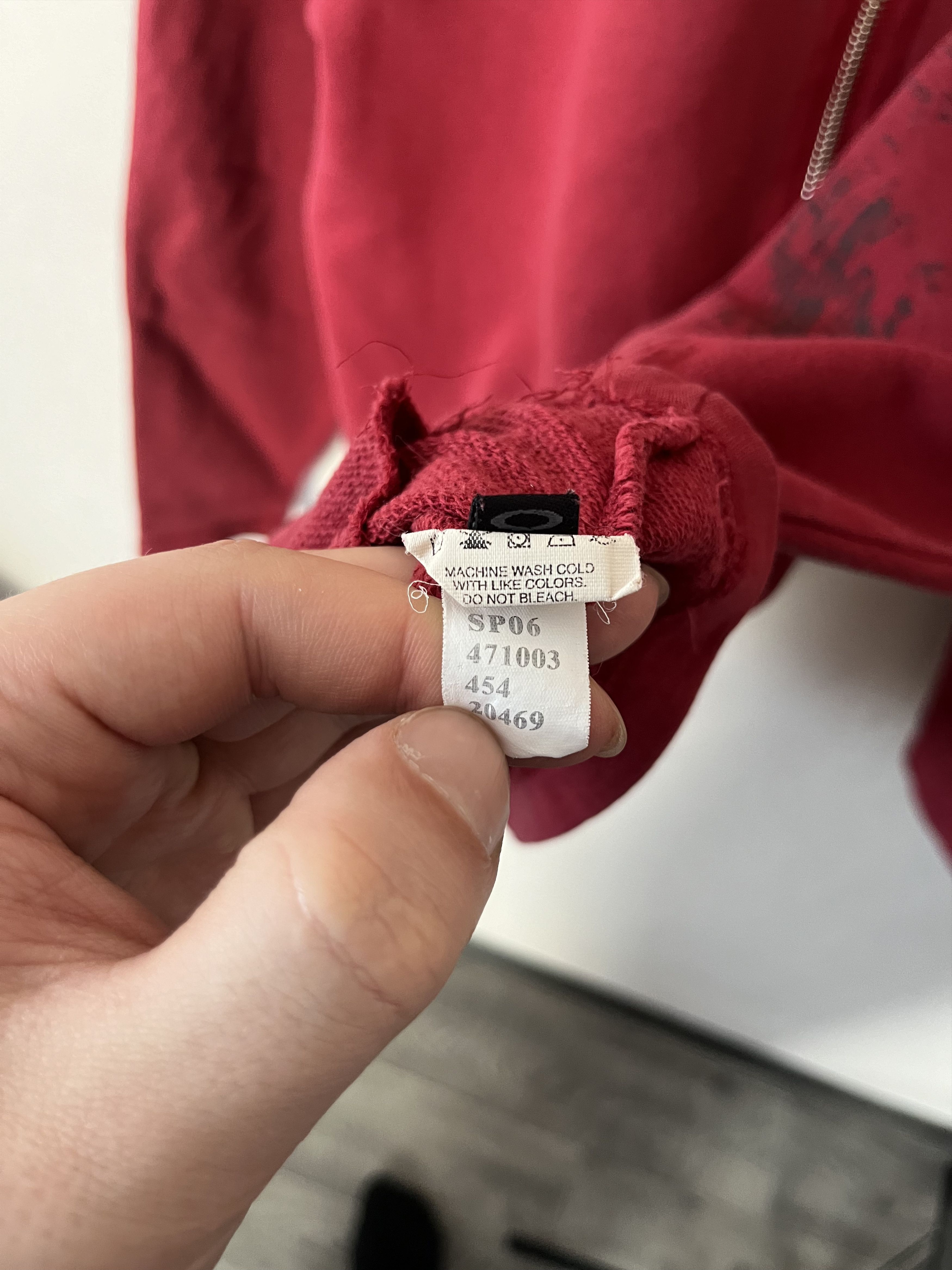Oakley Vintage Oakley Big Logo Paint Y2K Style Red Zip Sweatshirt Size US L / EU 52-54 / 3 - 8 Thumbnail