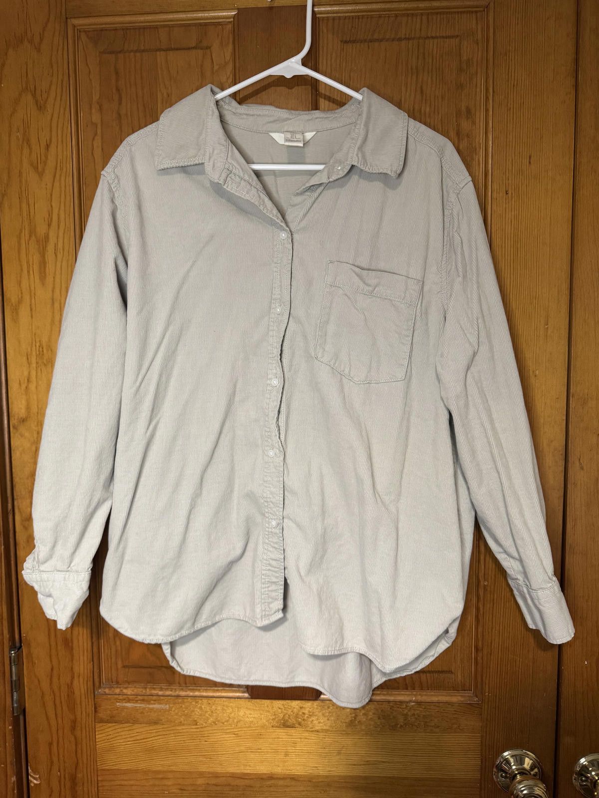 H&M Women's Casual Long Sleeve Button-Up Shirt, Size Large Size ONE SIZE - 1 Thumbnail