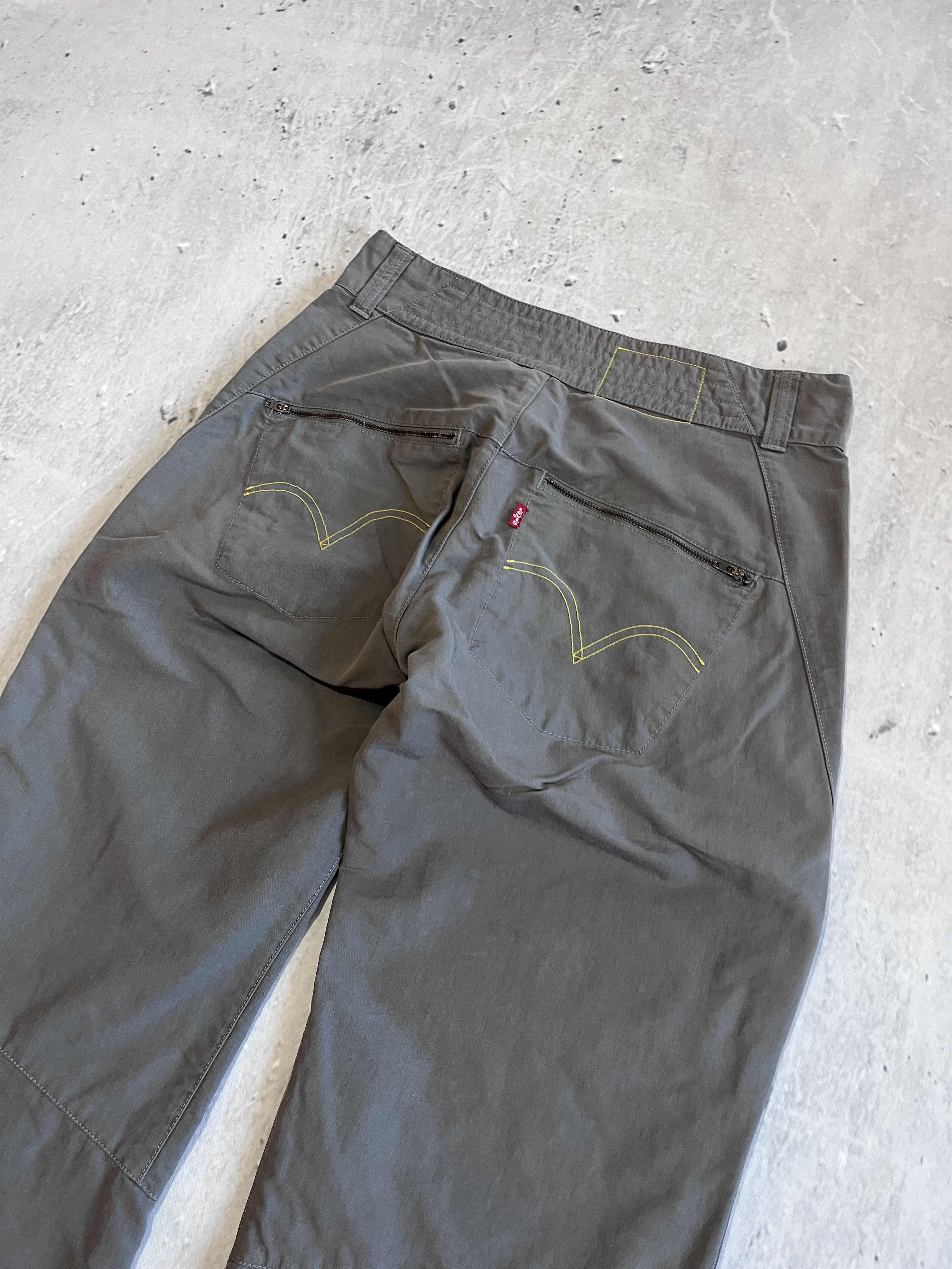Levi's LEVIS ENGINEERED JEANS 2004 TWISTED LEG VINTAGE BAGGY PANTS Size US 32 / EU 48 - 7 Thumbnail