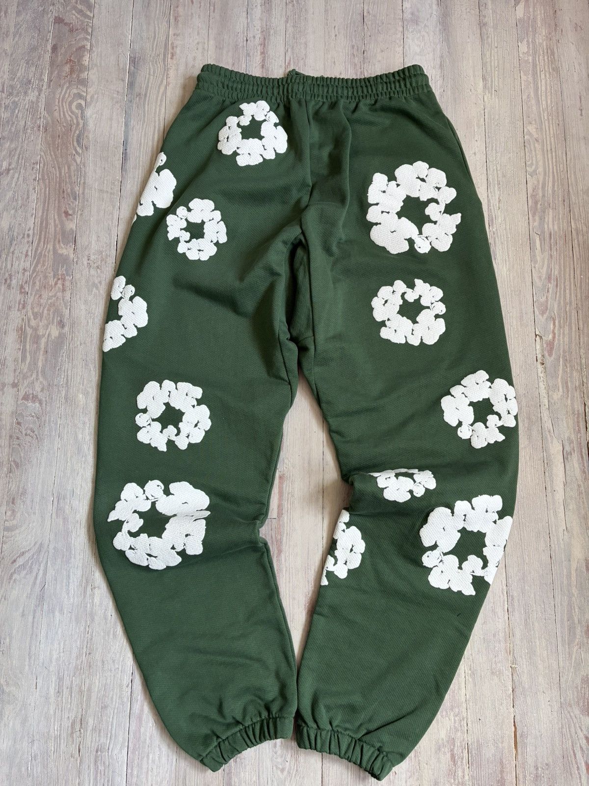 DENIM TEARS Denim Tears Wreath Sweatpants Small Size US 30 / EU 46 - 6 Thumbnail