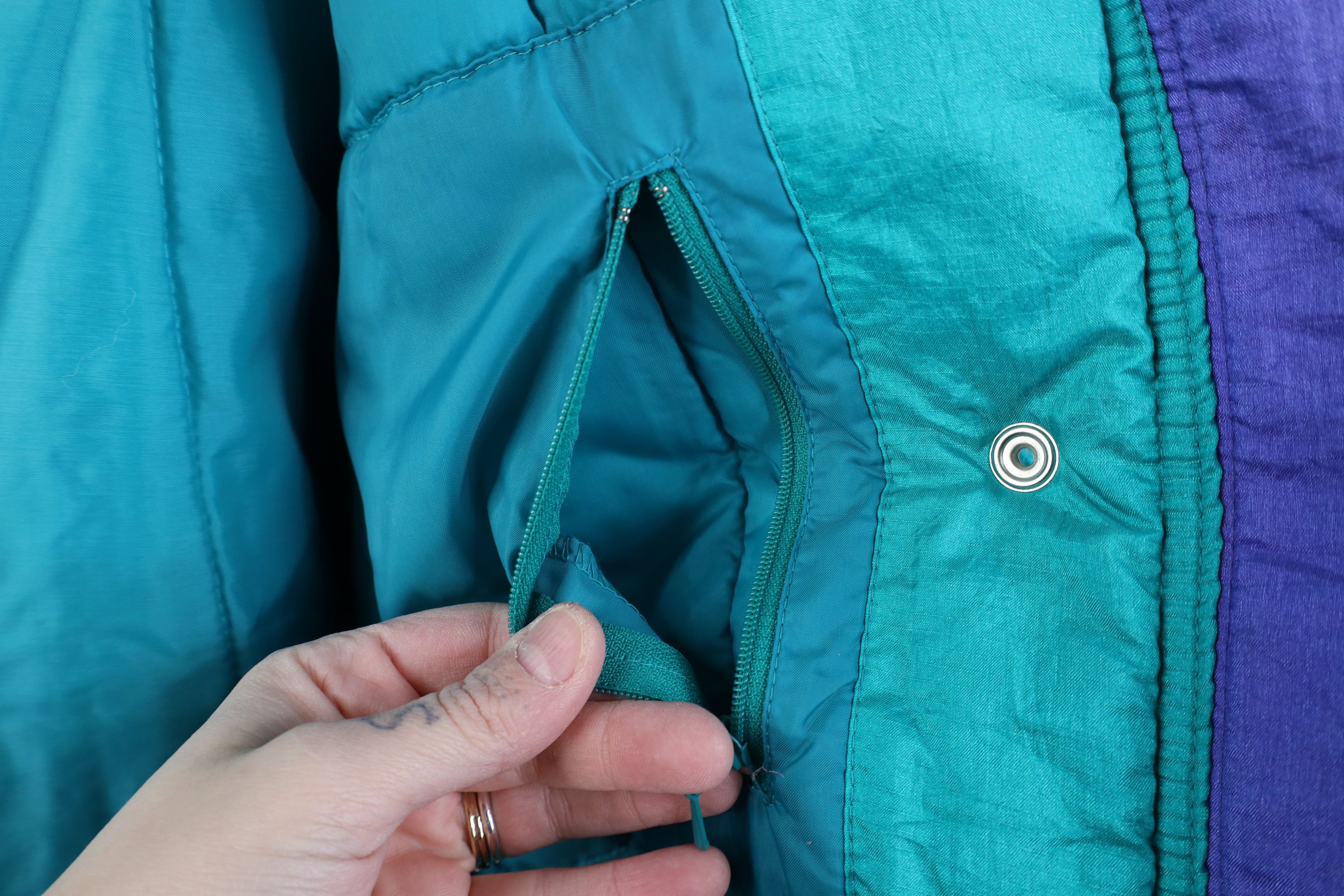 Vintage Vintage 90s Streetwear Block Ski Snowboard Puffer Jacket Size L / US 10 / IT 46 - 12 Thumbnail