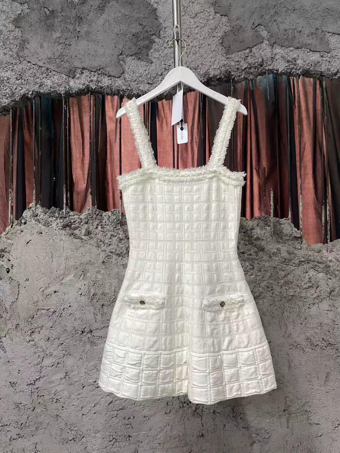 Chanel white quilted dress with fringe straps Size XS / US 0-2 / IT 36-38 - 1 Thumbnail