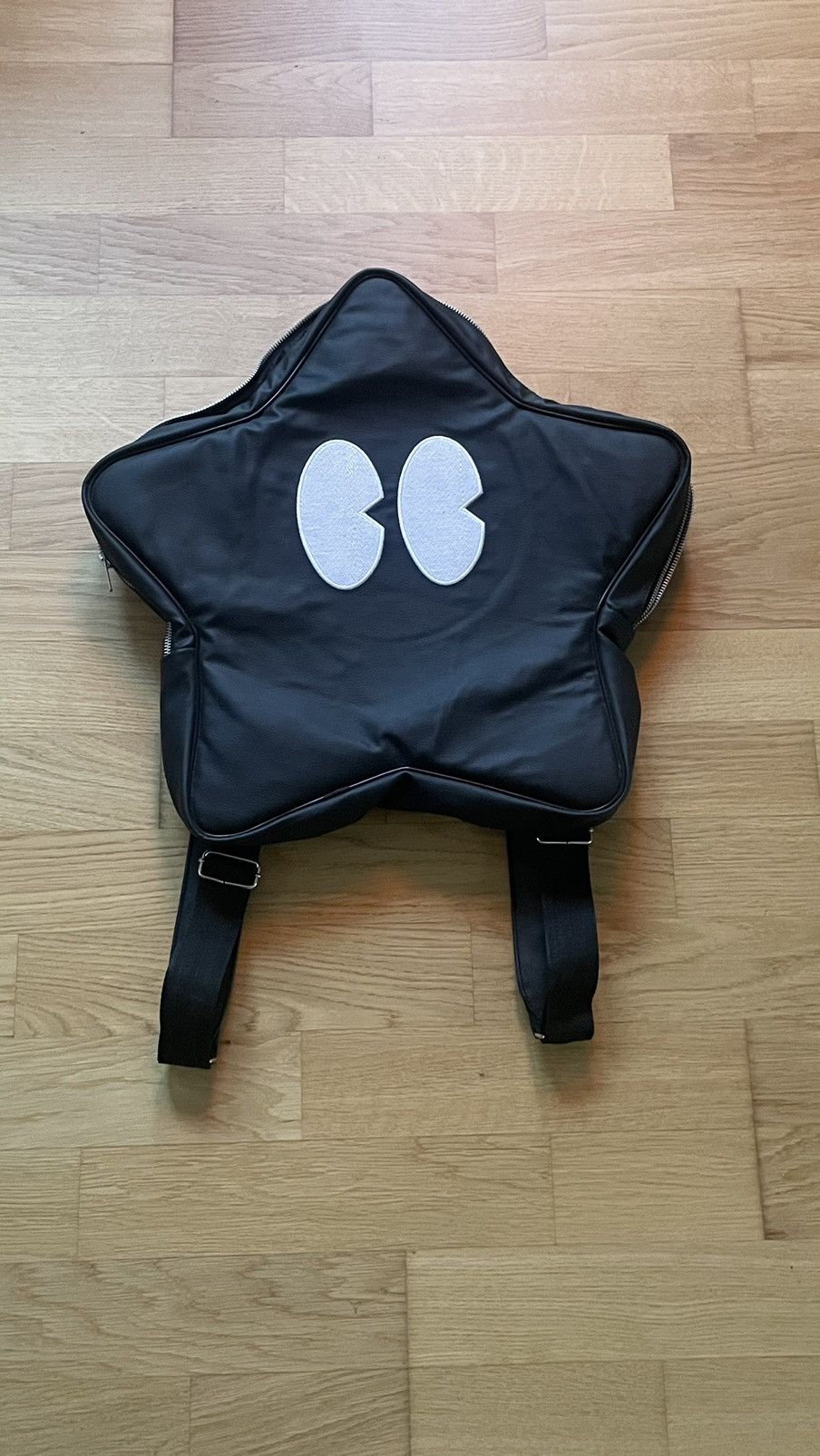 Leather × Vintage rare star shaped leather backpack with embroidered eyes Size ONE SIZE - 1 Thumbnail