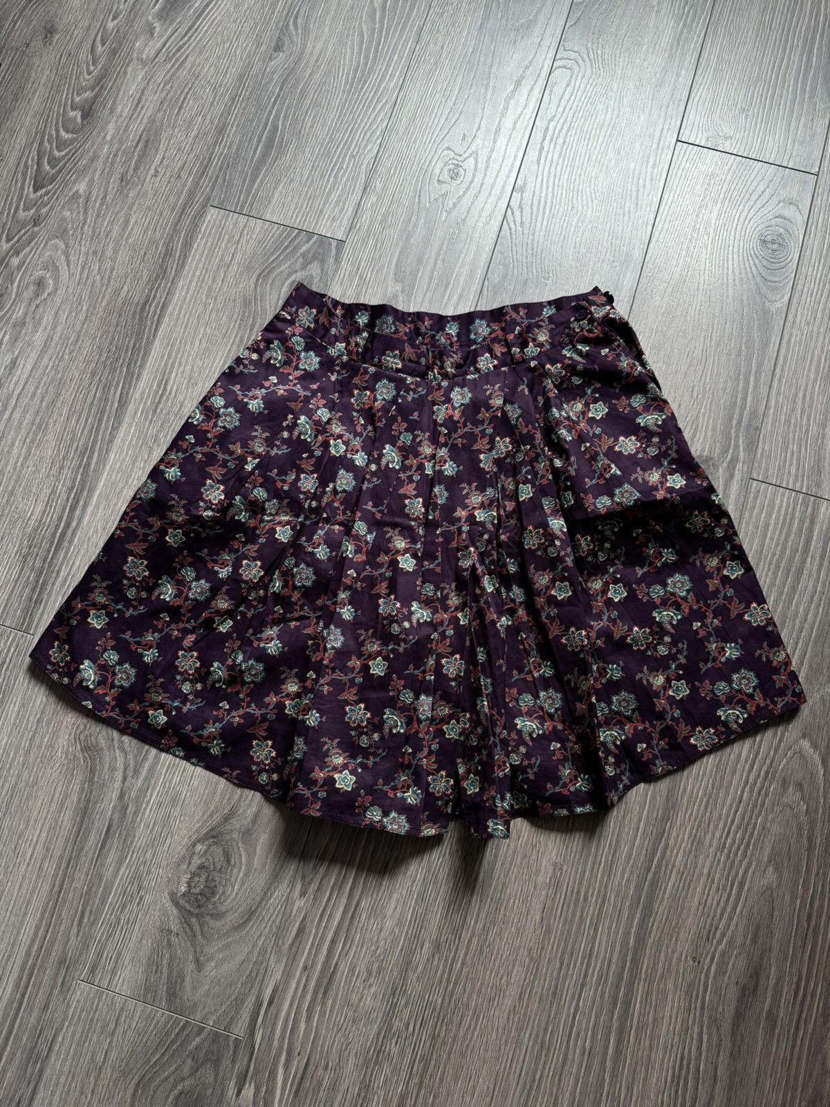 Versace Gianni Versace Vintage Floral Pleated Shorts Woman’s Size 25" / US 0 / IT 36 - 3 Thumbnail