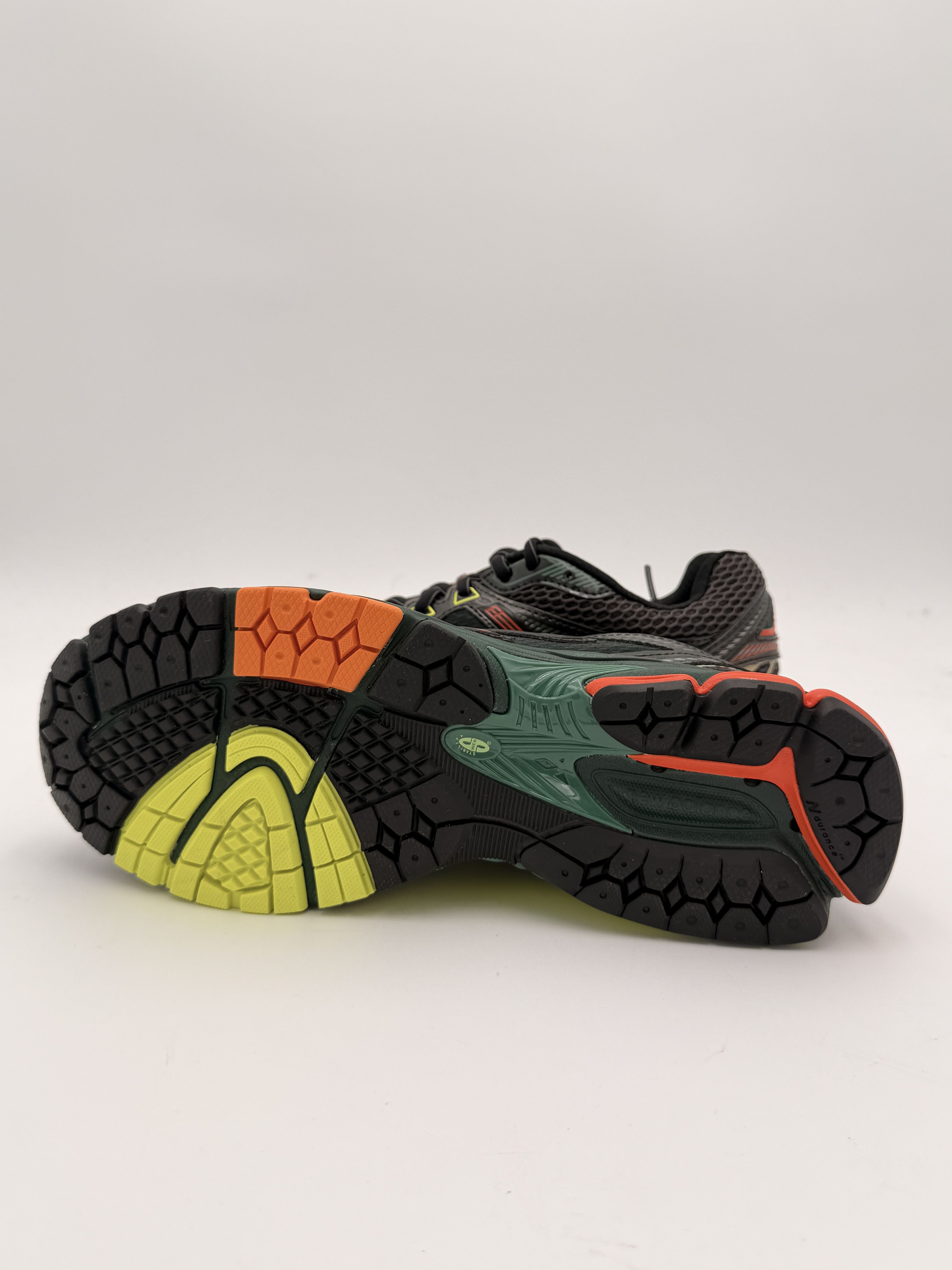 Aime Leon Dore × New Balance ALD New Balance 860v2 Black Orange Green Size US 9.5 / EU 42-43 - 6 Thumbnail