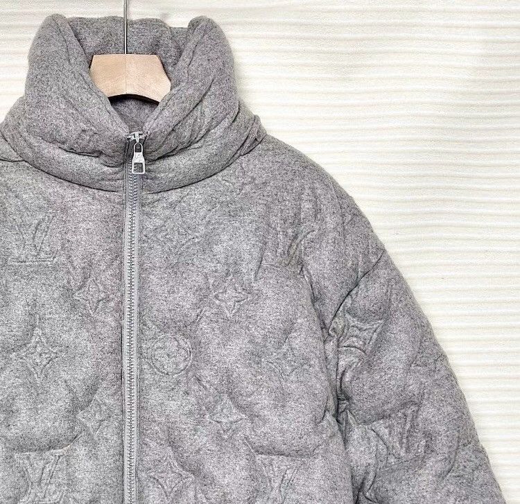 Louis Vuitton Louis Vuitton No Hood Full Print Gray Logo Down Jacket Size US S / EU 44-46 / 1 - 3 Thumbnail