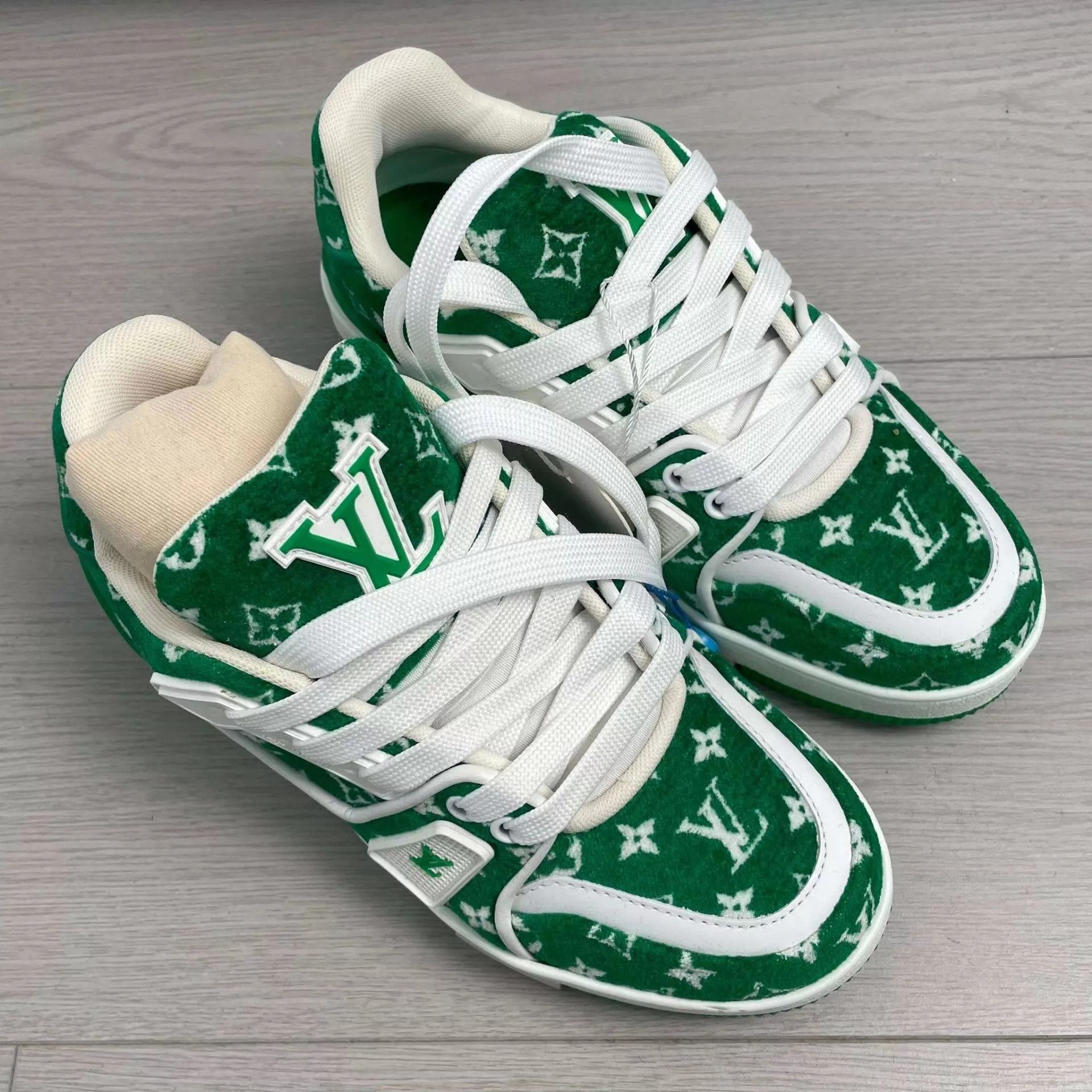 Louis Vuitton LV Trainer White Green Flocked 35.5 Size US 5 / IT 35 - 2 Thumbnail