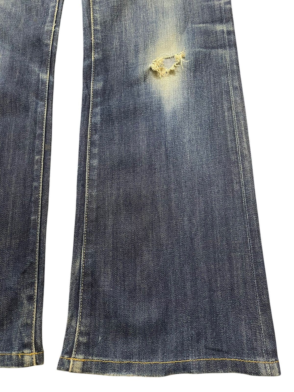 Uniqlo Vintage Japanese Uniqlo Faded Wash Distress Wide Leg Jeans Size US 31 - 8 Thumbnail