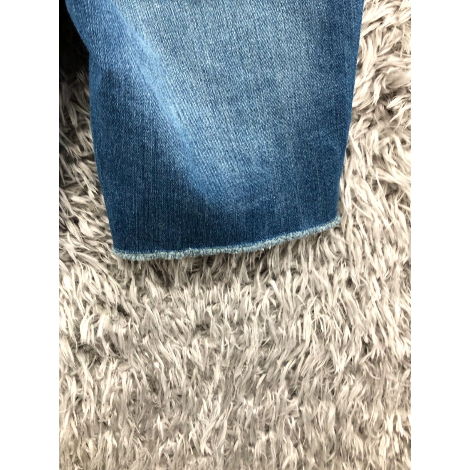 Mossimo Mossimo Bermuda Shorts Juniors Size 5 Mid Rise Medium Wash Blue Denim Jean Size 27" / US 4 / IT 40 - 7 Thumbnail