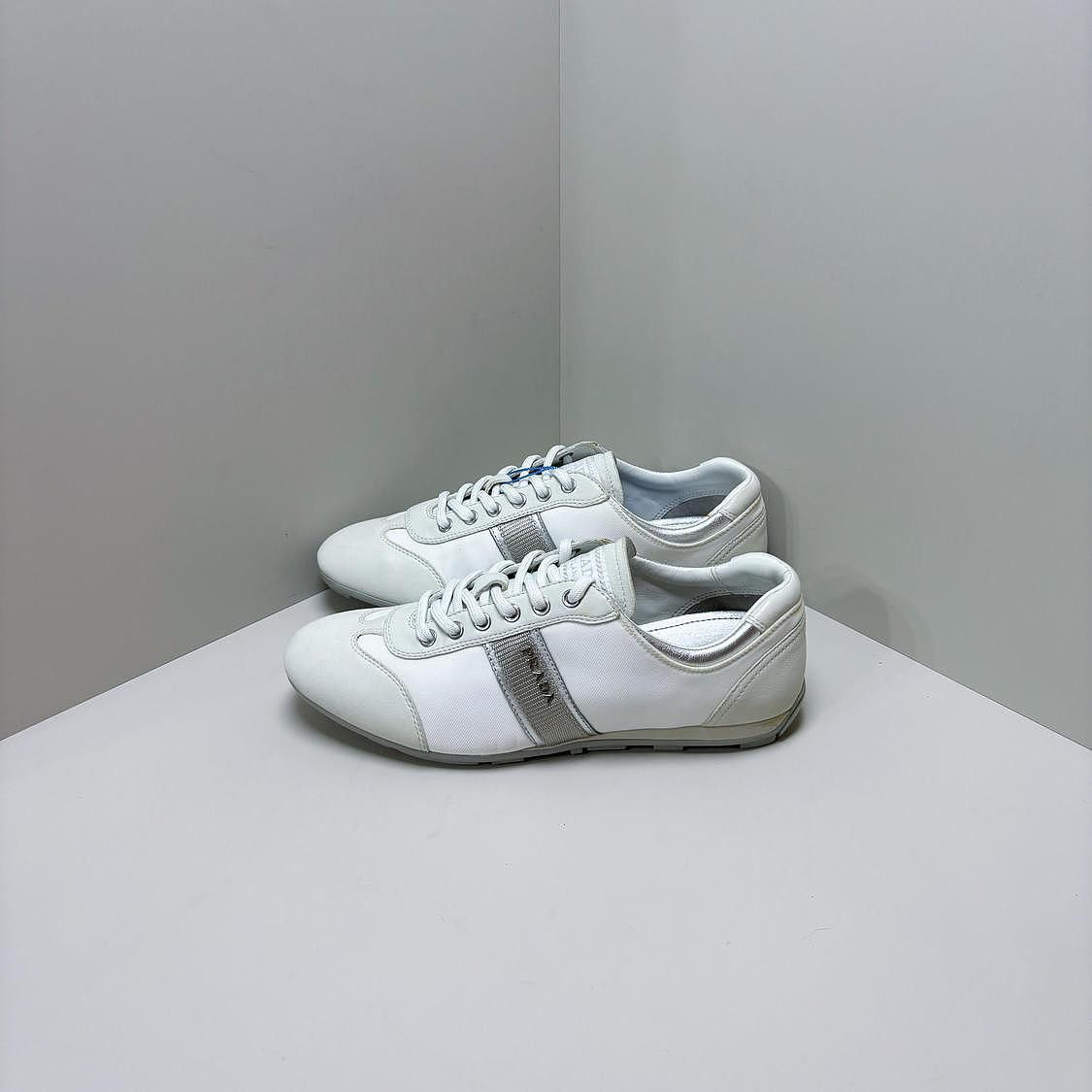 Prada Prada Logo Low-Top Sneakers Size 37 Size US 7 / IT 37 - 1 Thumbnail