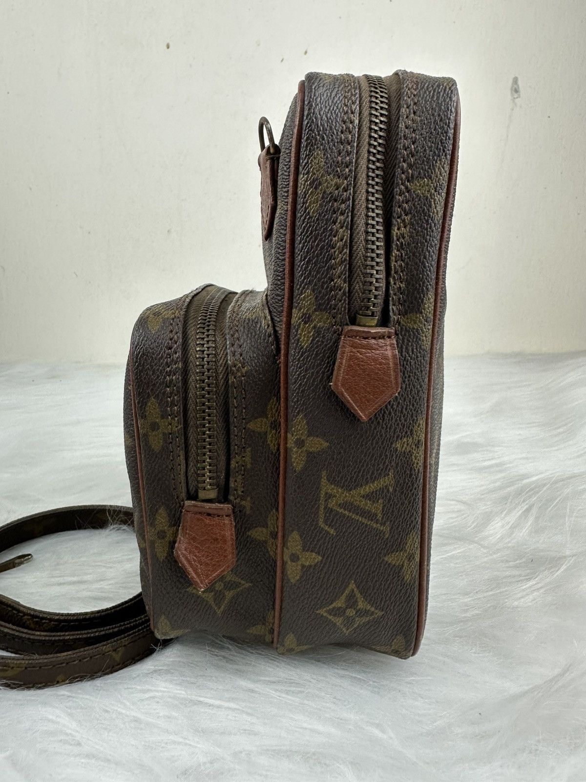 Louis Vuitton (Interior Repair) Louis Vuitton Amazon Shoulder Bag Size ONE SIZE - 5 Thumbnail