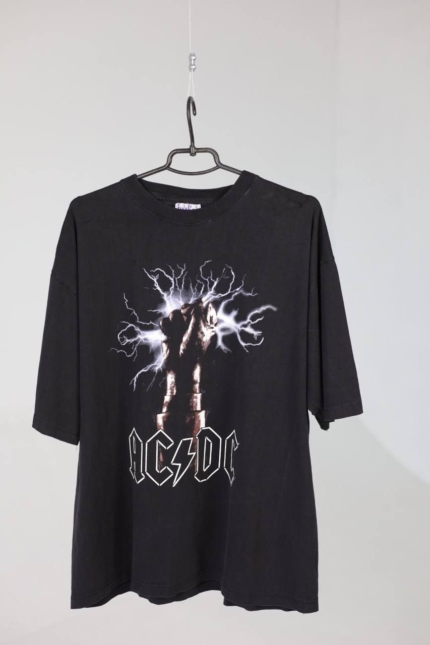 Vintage Vintage ACDC AC/DC Stiff Upper Lip 2000 Band T-Shirt Size US XL / EU 56 / 4 - 1 Thumbnail