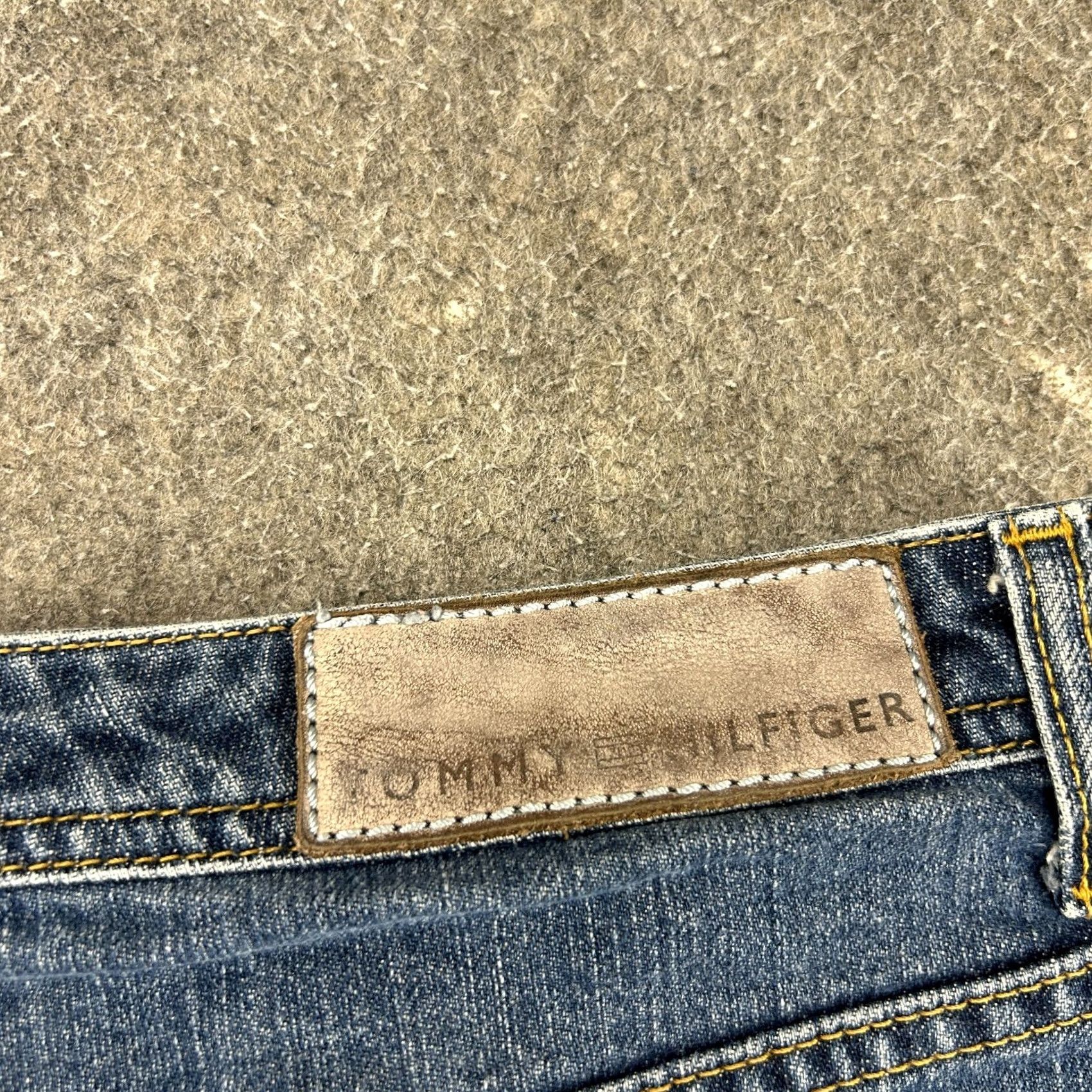 Tommy Hilfiger VINTAGE Tommy Hilfiger Skirt Womens 14 Blue Denim Midi Mini High Rise Pocket Slit 90s 70s 80s Retro USA Size 36" / US 14 / IT 50 - 3 Thumbnail