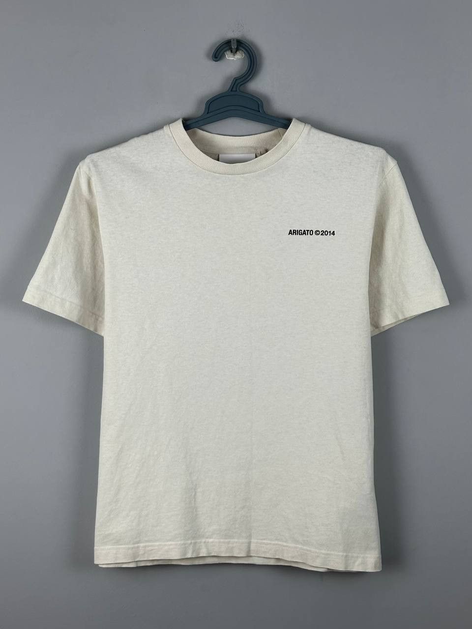 Axel Arigato Axel Arigato Basic Beige Logo T Shirt Luxury Size US M / EU 48-50 / 2 - 1 Thumbnail