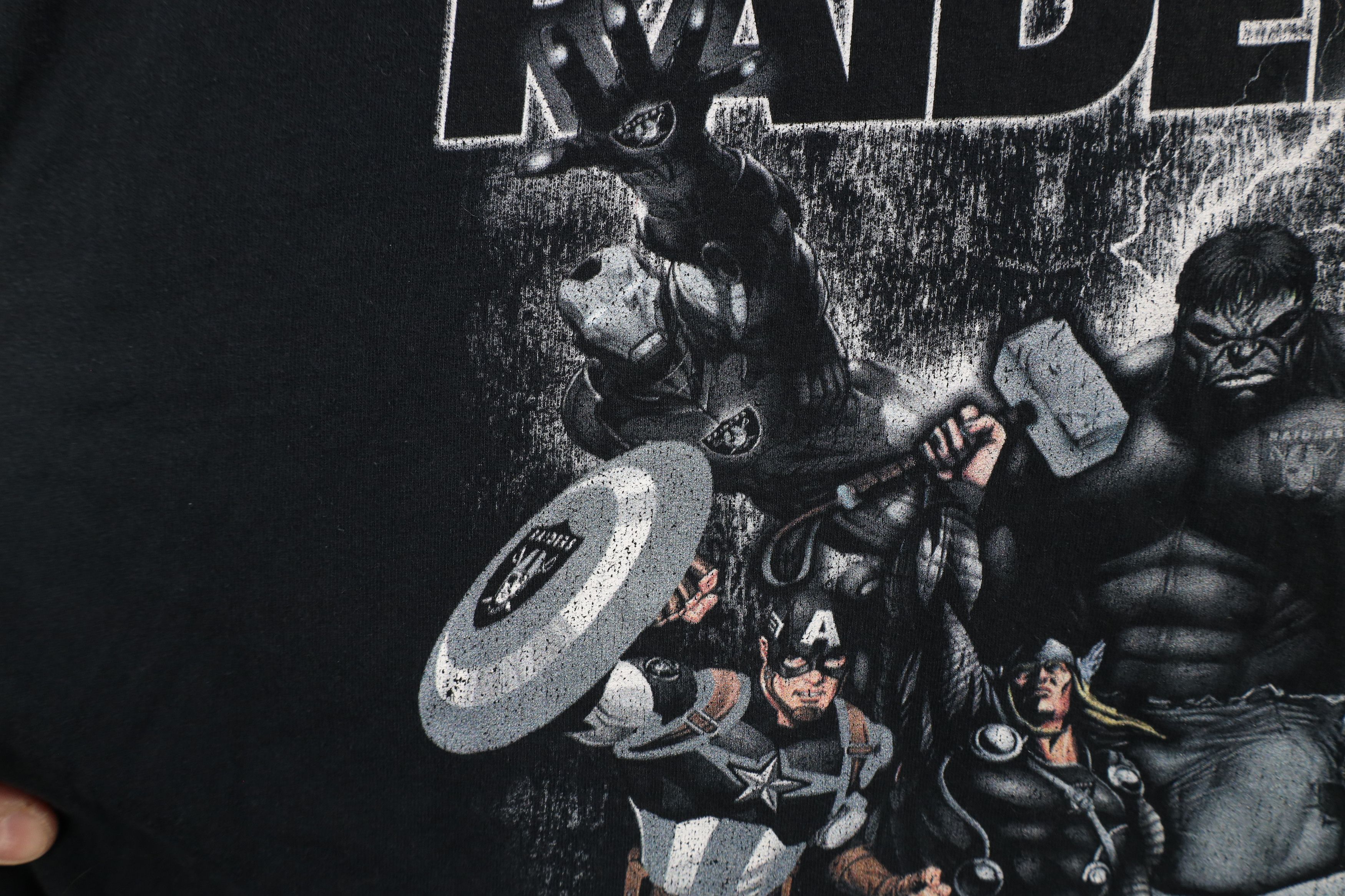Vintage Vintage Marvel Comics x NFL Oakland Raiders Football T-Shirt Size US XXL / EU 58 / 5 - 5 Thumbnail