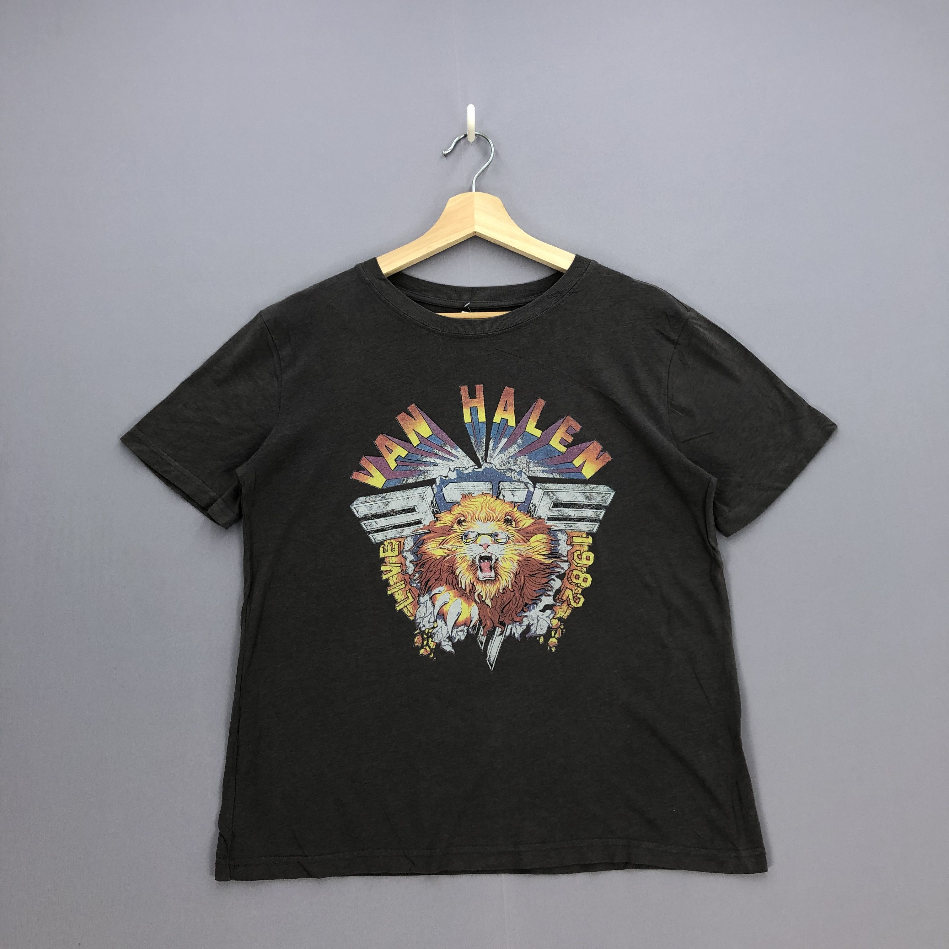 Band Tees Vintage Van Halen Tshirt Van Halen Rock Band Crewneck Tee Size US L / EU 52-54 / 3 - 1 Thumbnail