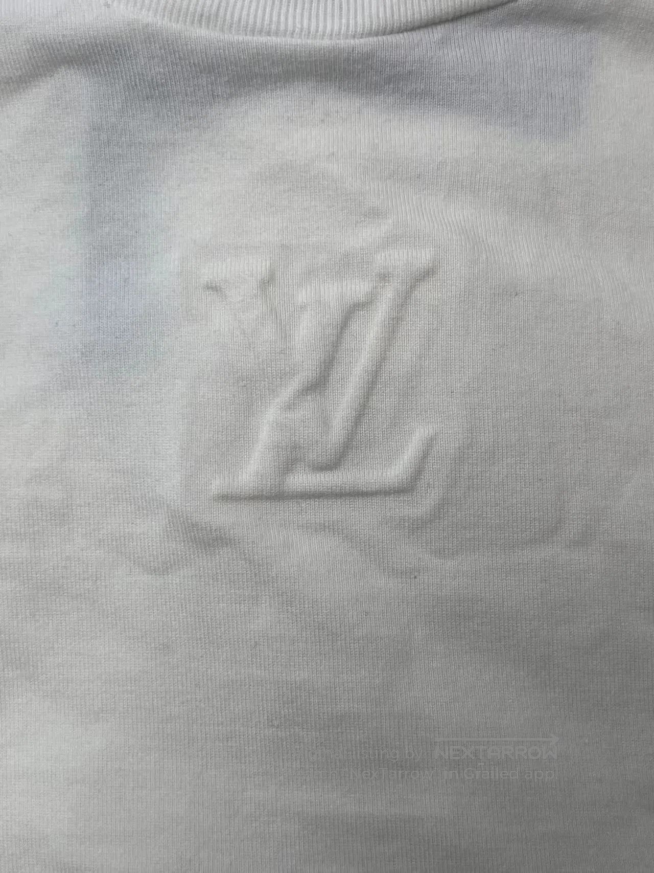 Louis Vuitton Louis Vuitton Men's Logo Embossed Crewneck T-Shirt. Size US S / EU 44-46 / 1 - 3 Thumbnail