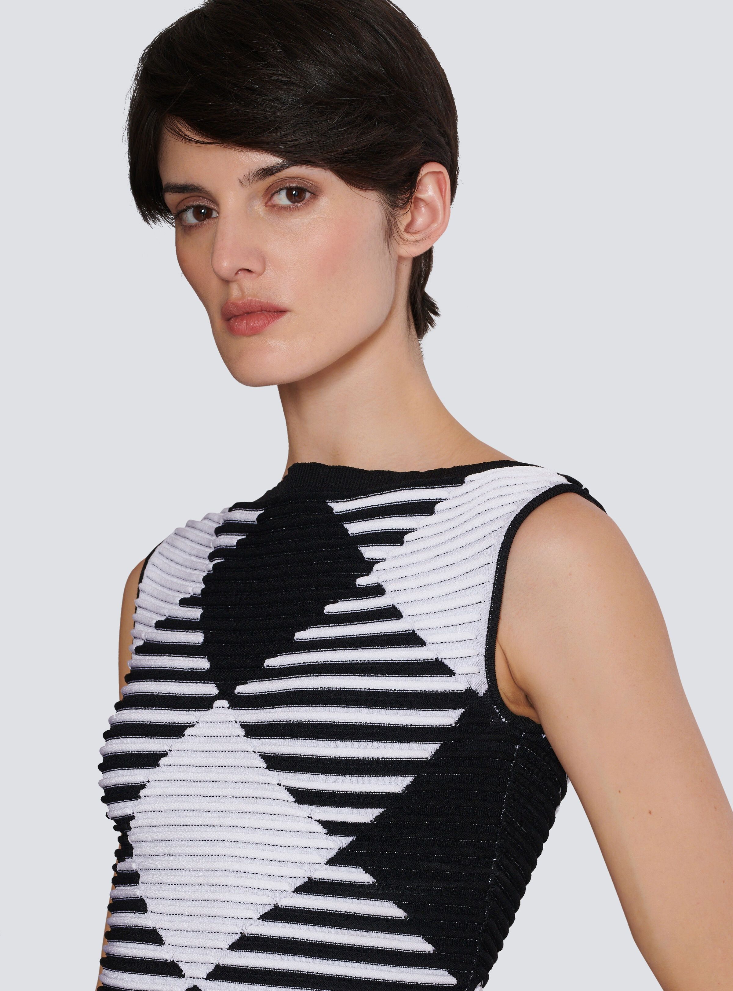 Balmain o1s1wg111025 Cropped Top in Black/White Size M / US 6-8 / IT 42-44 - 8 Thumbnail