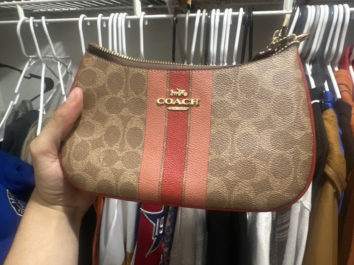 Coach Coach Red Handbag Size ONE SIZE - 1 Thumbnail