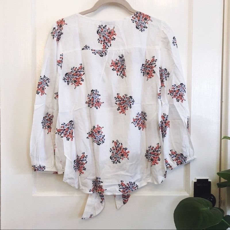 Loft LOFT White Floral Knot Front Shirt Size XS / US 0-2 / IT 36-38 - 4 Thumbnail