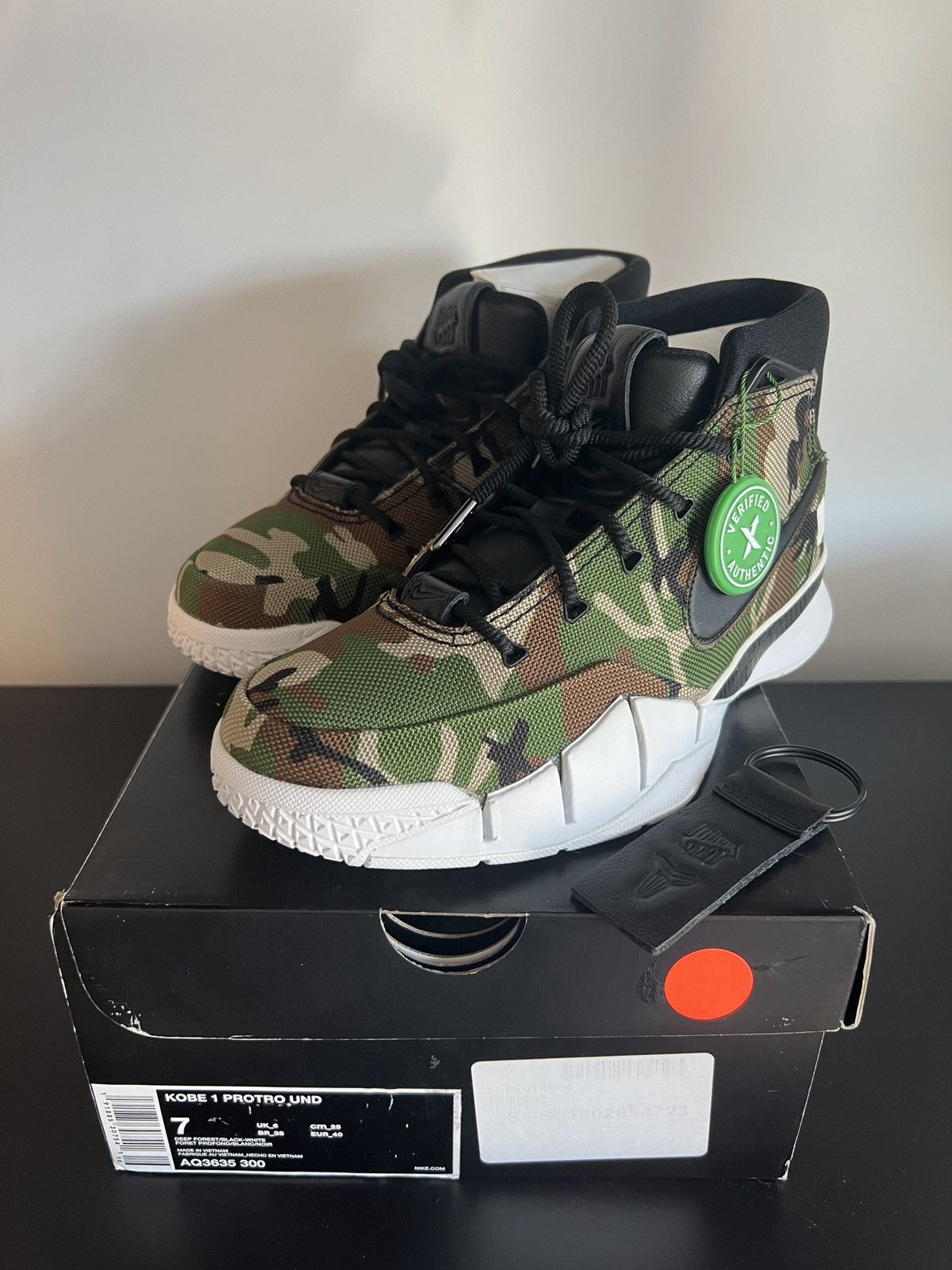 Nike NIKE KOBE 1 PROTRO X UNDEFEATED Size US 7 / EU 40 - 6 Thumbnail
