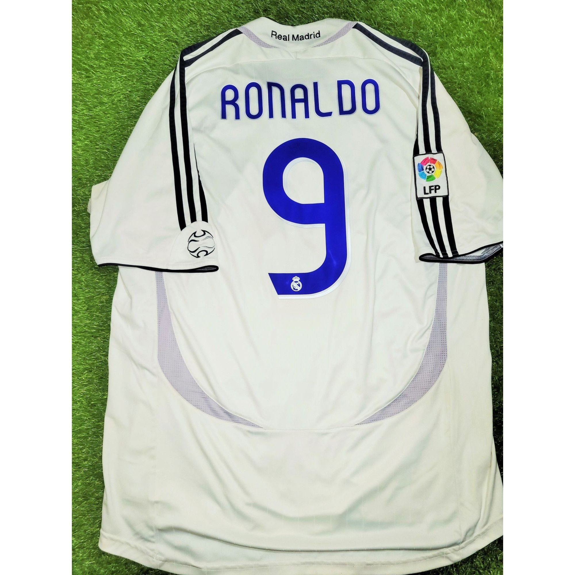 image of Adidas Ronaldo Real Madrid 2006 2007 Home Soccer Jersey Shirt XL in White, Men's