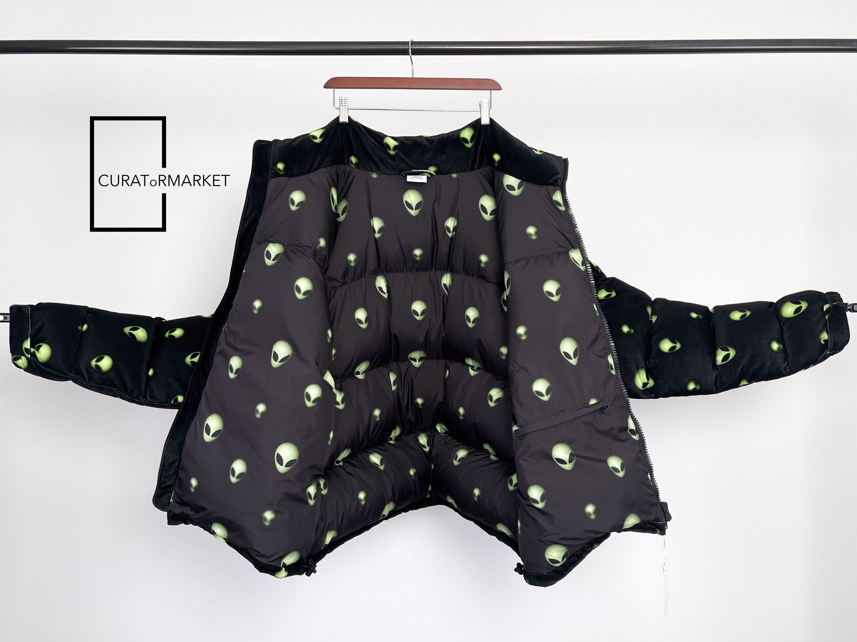 Vetements RARE Space Alien Head Velvet Down Padded Puffer Jacket FW22 Size US L / EU 52-54 / 3 - 4 Thumbnail