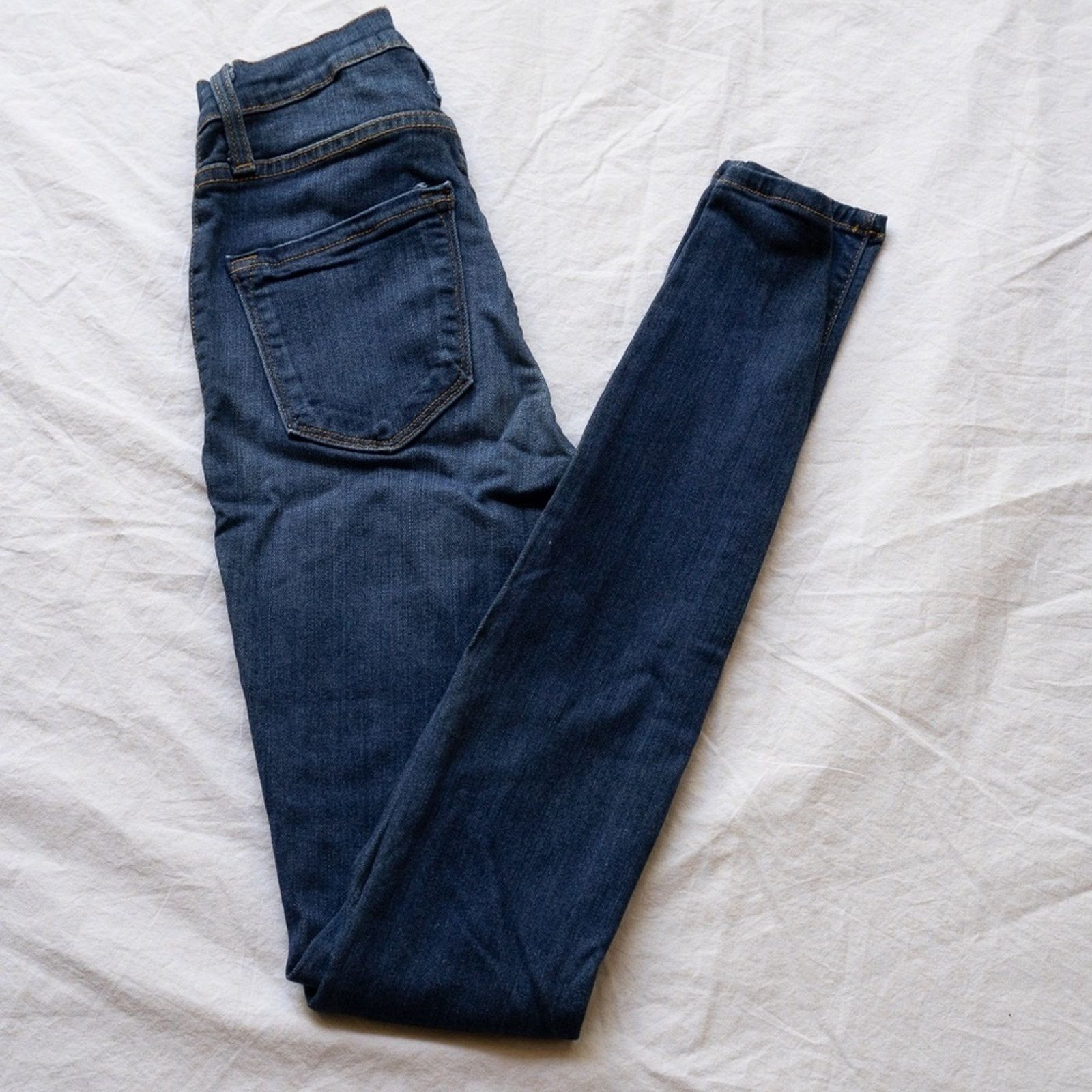 Other Fashion Nova Medium Dark Wash High Rise Destroyed Knee Jean Size 26" / US 2 / IT 38 - 1 Thumbnail