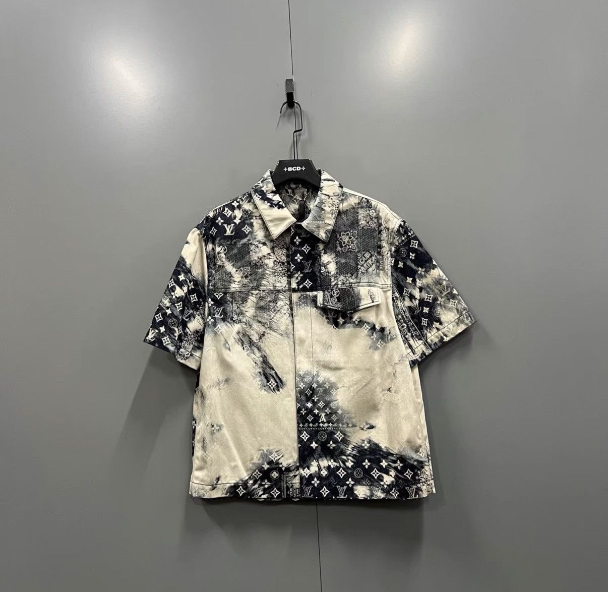 Louis Vuitton Louis Vuitton LV 22 Paisley Tie-dye Logo Denim Shirt J41 Size US M / EU 48-50 / 2 - 1 Thumbnail