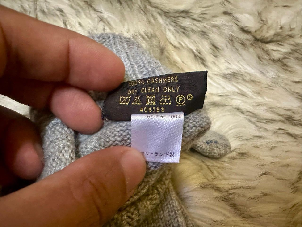 Louis Vuitton Authentic Louis Vuitton Neo Petite Damier Cashmere Glove Size ONE SIZE - 7 Thumbnail